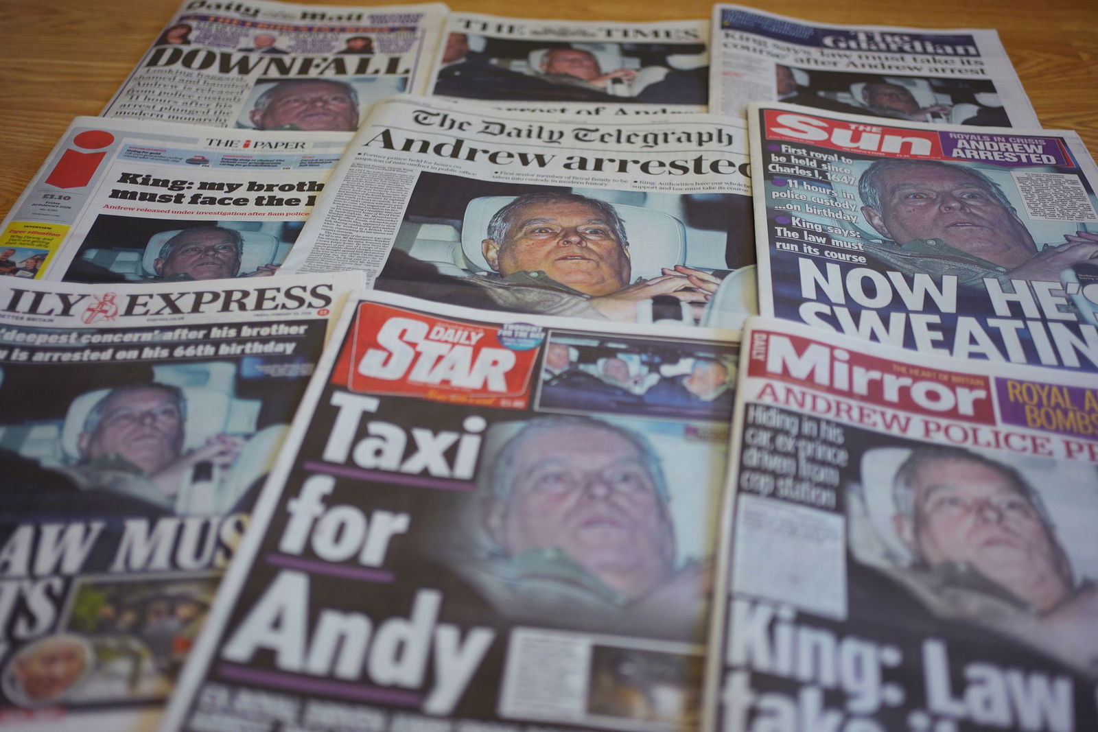 Das Gesicht des britischen Ex-Prinzen ist am Freitag auf den Titelseiten britischer Zeitungen. 