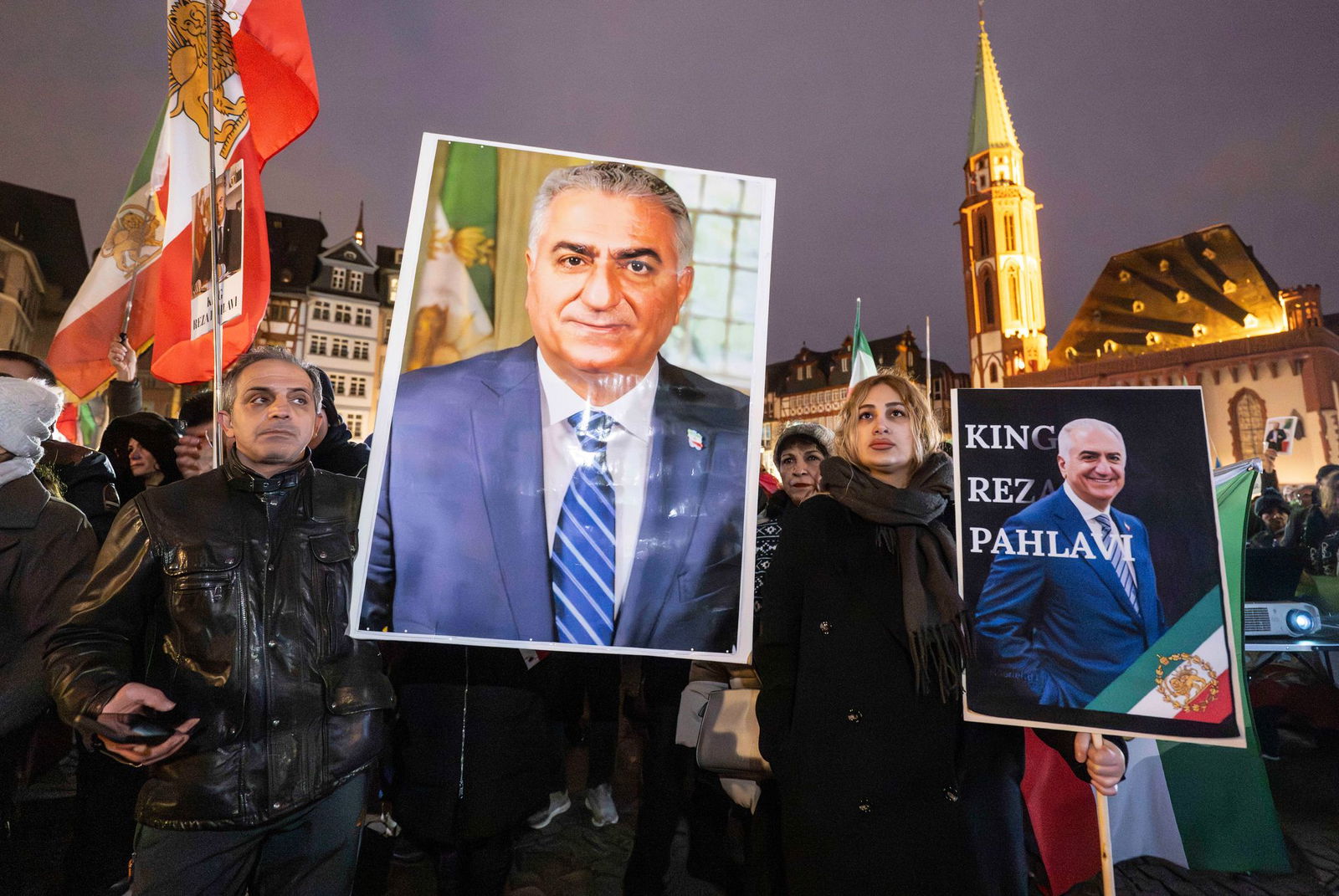 Rund um das Tagungshotel im Hotel Bayerischer Hof wurde schon zum Auftakt der Sicherheitskonferenz gegen die Regierung im Iran demonstriert. Am Samstag werden 100.000 Menschen bei einer weiteren Großkundgebung auf der Theresienwiese erwartet. 