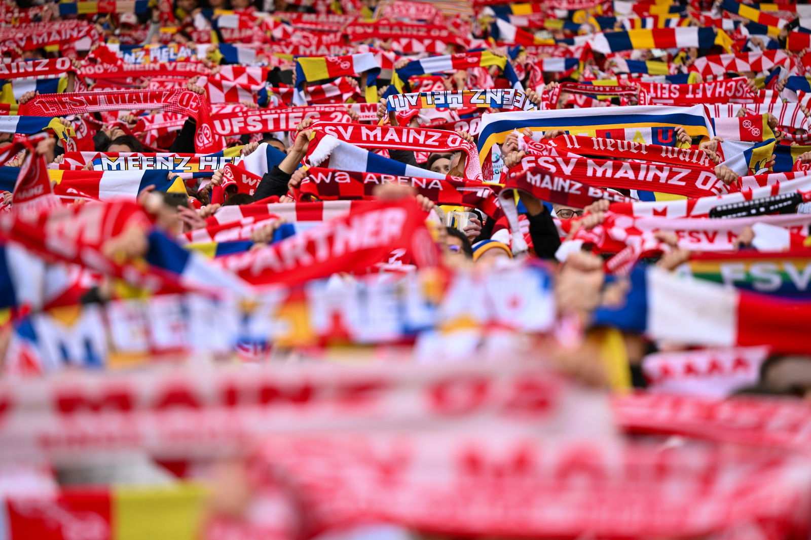 Der FSV Mainz 05 ist bei Borussia Dortmund gefordert. (Archivbild)