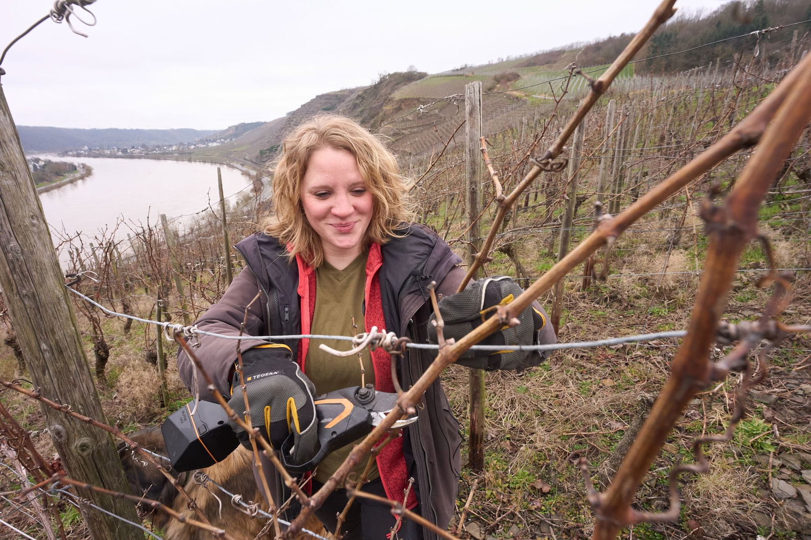 Winzerin Kira Blinn hofft, dass der Frost ihre Reben keinen Schaden zufügt. 