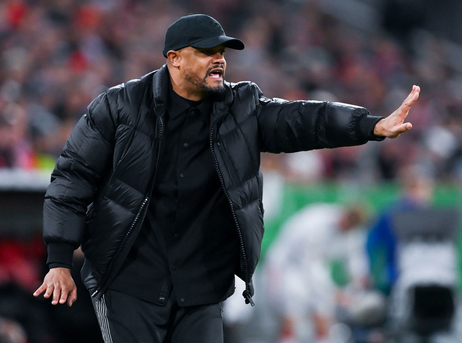 Der nächste Münchner Triple-Coach? Vincent Kompany in Aktion am Spielfeldrand.