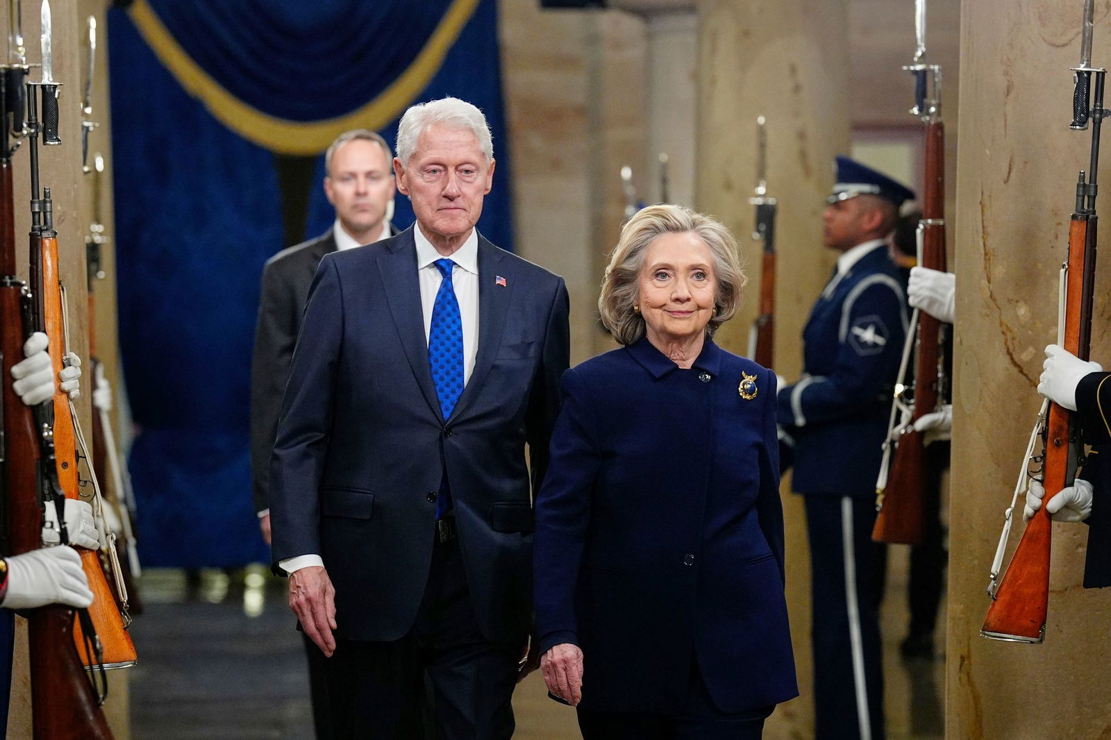 Lange weigerten sie sich, doch nun werden die Clintons vor dem Kongress aussagen. (Archivbild)