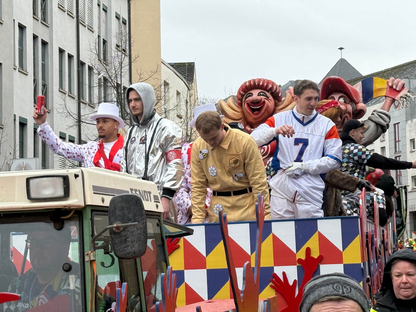 Wegen eines Betrunkenen musste der Fastnachtszug kurzzeitig unterbrochen werden.