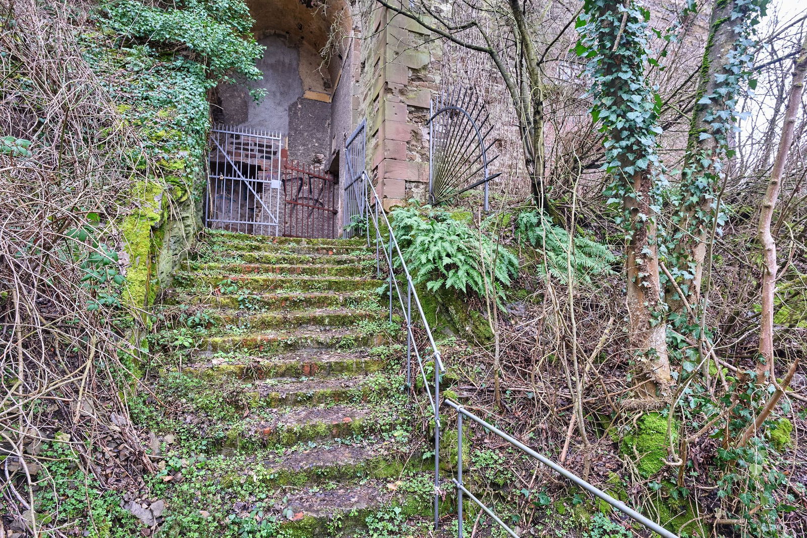 Der Tatort von damals ist eine Art Lost Place, das einstige Arbeitszimmer des preußischen Generals und Festungsbaumeisters Aster. 