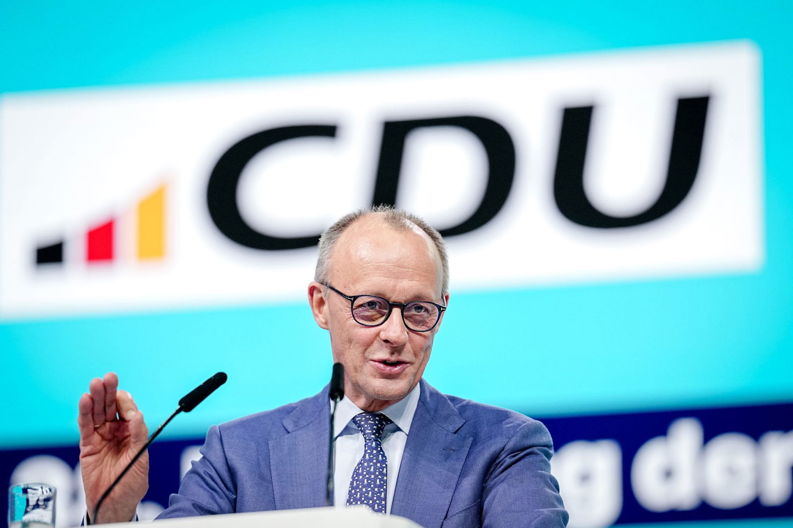 Kanzler und CDU-Chef Friedrich Merz äußert sich nach dem CDU-Parteitag in Stuttgart in einem Interview zu seinen Vorstellungen für einen Zeitplan für die geplanten Sozialreformen der Bundesregierung.