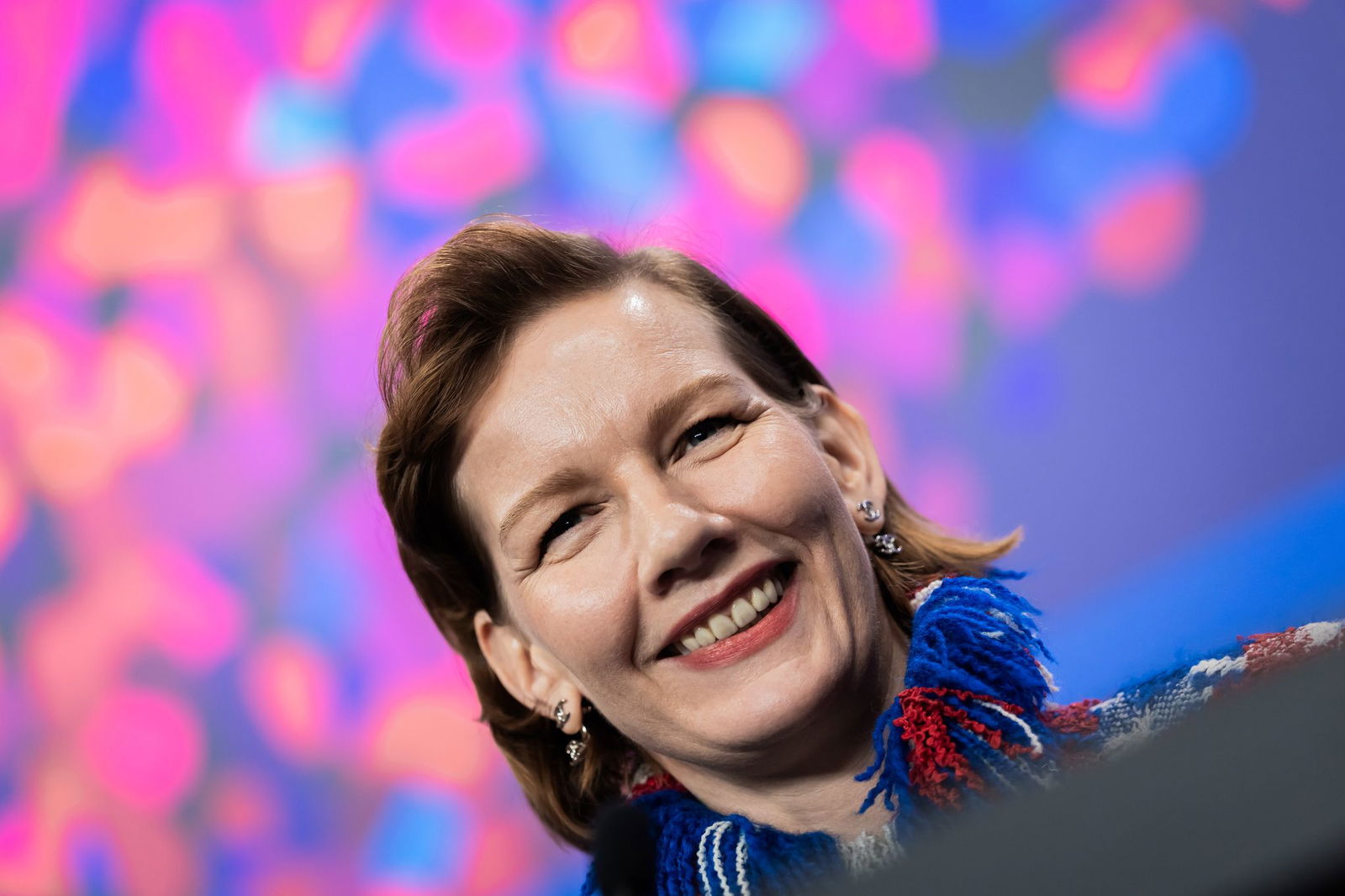 Sandra Hüller spricht über ihre Erfahrungen, eine Frau zu spielen, die sich als Mann ausgibt.