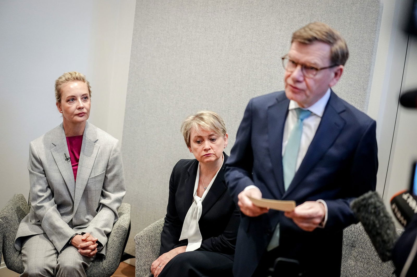 Außenminister Johann Wadephul (CDU) fordert Konsequenzen aus den neuen Analysen zur Ursache des Todes des prominenten Kremlkritikers Alexej Nawalny.