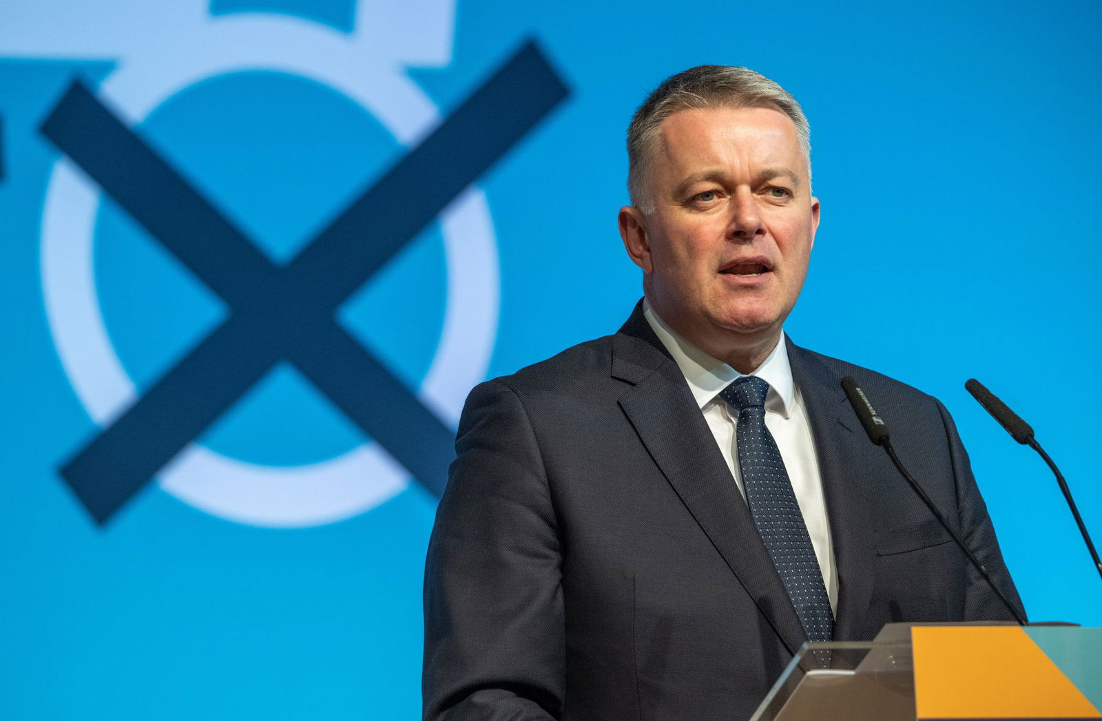 Auch CDU-Spitzenkandidat Gordon Schnieder ist viel im Land unterwegs und wirbt abseits von Parteitagen und Landtag für seine Farben. (Archivbild)