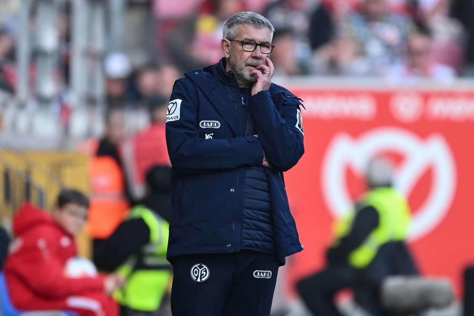 Mainz-Trainer Urs Fischer feiert am Tag des Spiels gegen den HSV seinen 60. Geburtstag.  