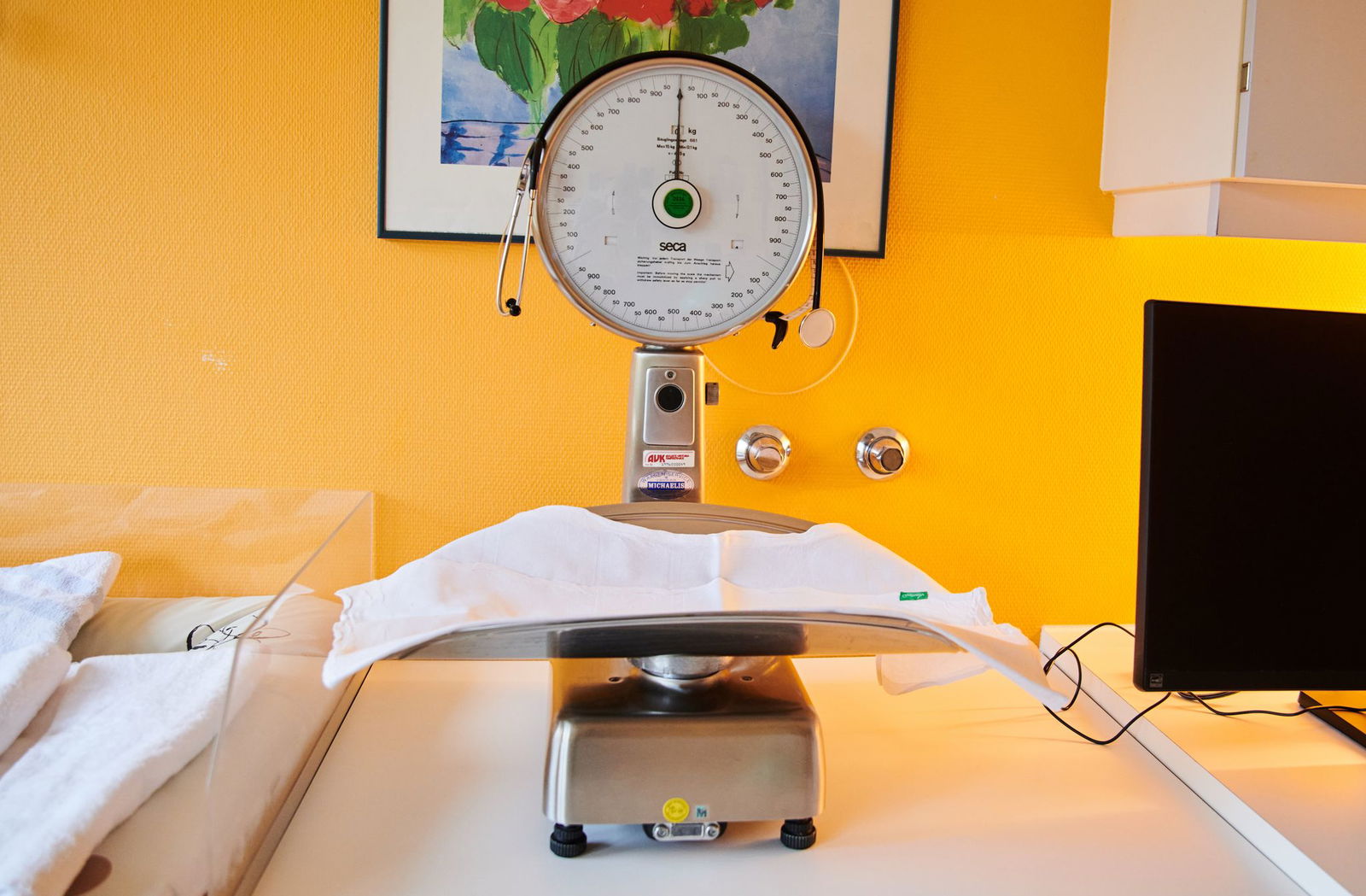 Geburtstag und Babyglück am selben Tag. (Symbolbild)