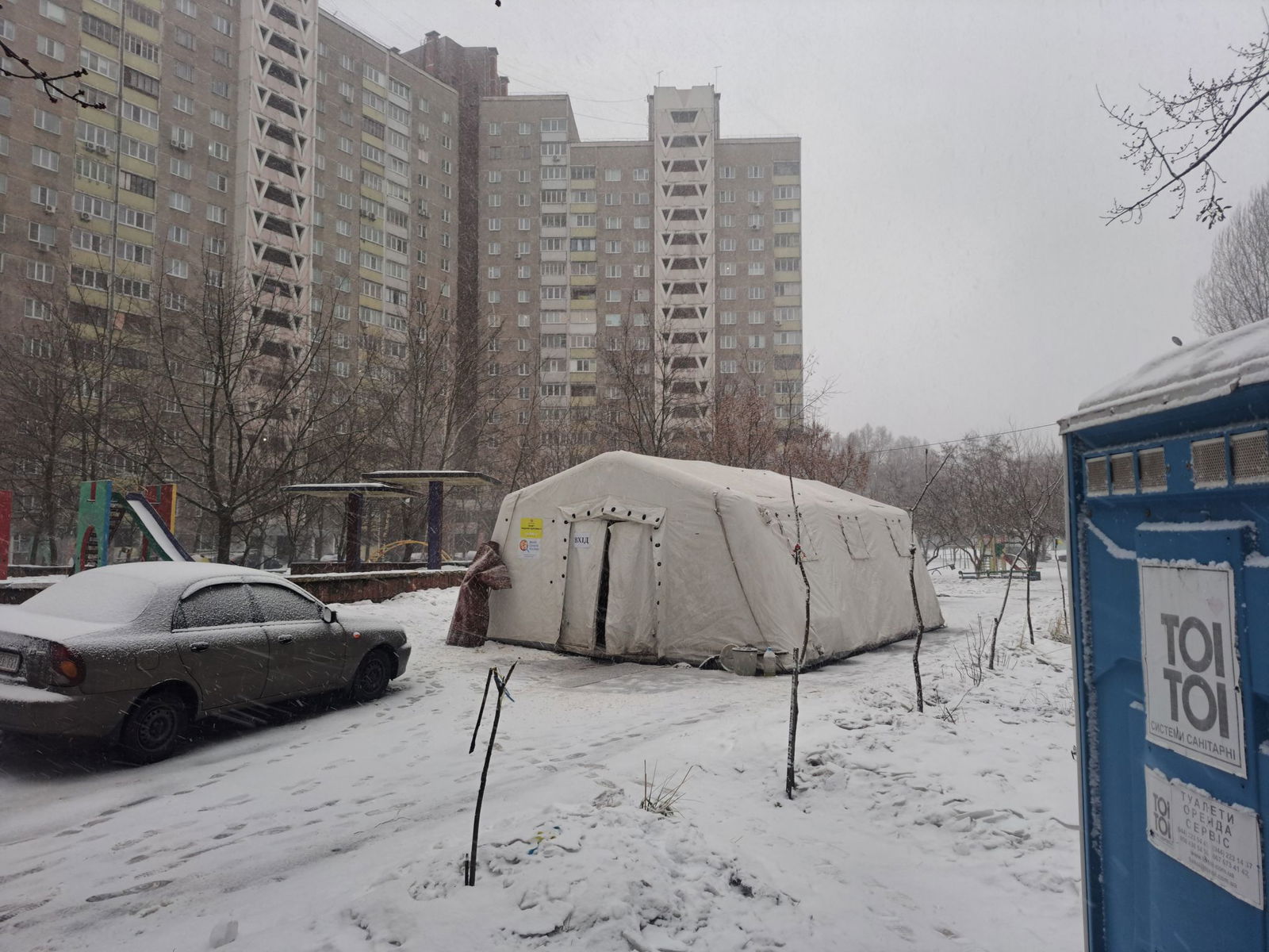 Bei Ausfällen der Wasserversorgung und eingefrorenen Wasserleitungen brauchen die Menschen in den betroffenen Stadtteilen von Kiew neben Wärmezelten auch Biotoiletten. (Archivbild)