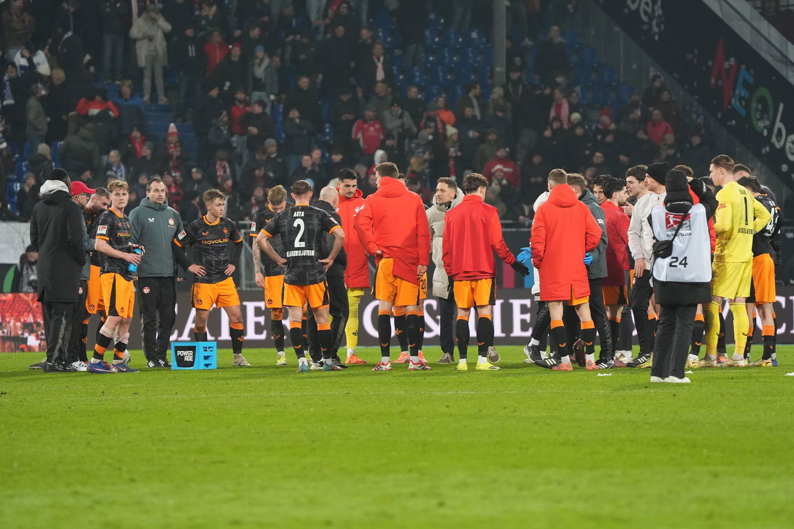 Enttäuschung beim 1. FC Kaiserslautern: Nach dem 0:4 in Darmstadt droht eine Saison im Liga-Mittelmaß.