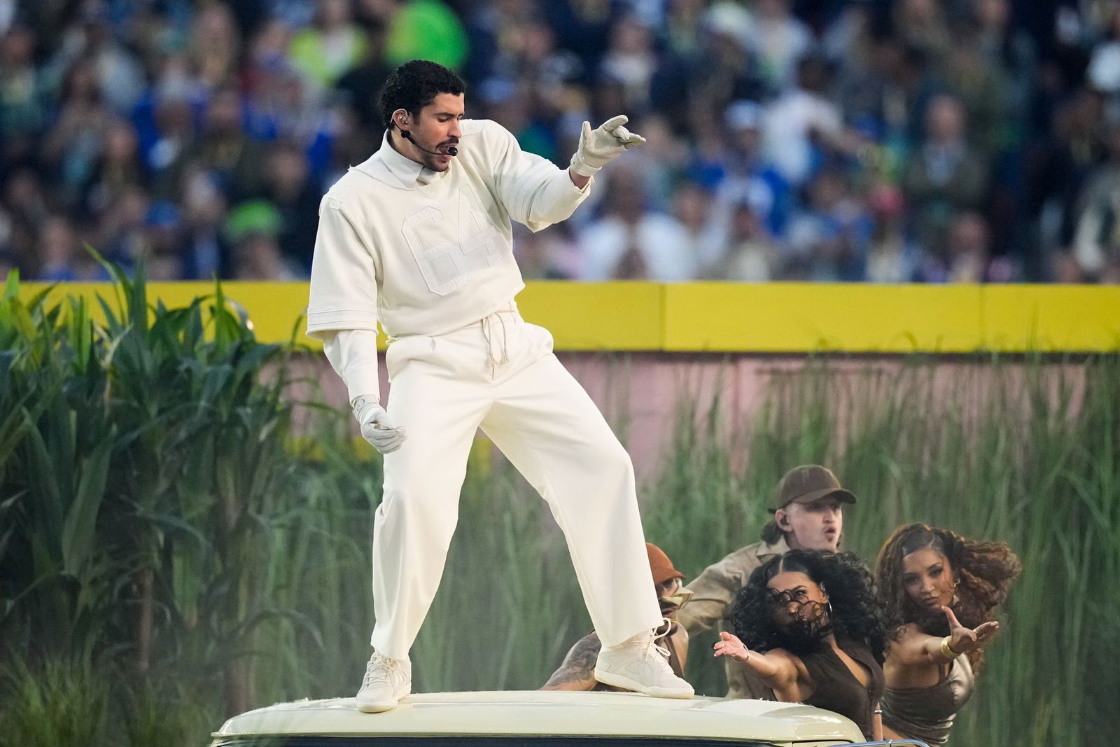 Der puerto-ricanische Künstler Bad Bunny hat eine spektakuläre Halbzeit-Show beim Superbowl in Santa Clara hingelegt. 