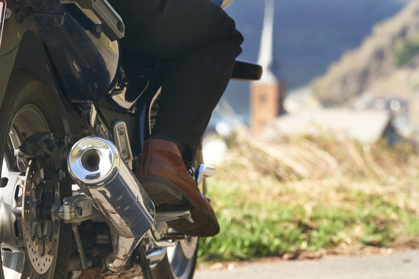 Laut Gericht müssen gerade auch Motorradfahrer sich den gegebenen Straßenverhältnissen anpassen. (Symbolbild)