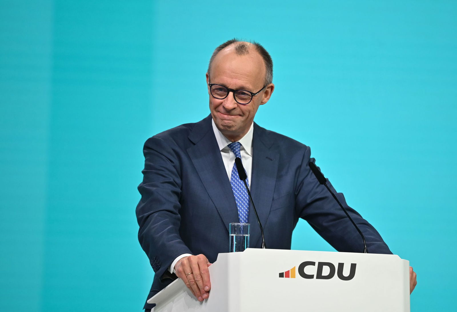 Vor seiner am Nachmittag mit Spannung erwarteten Wiederwahl appelliert Kanzler und CDU-Chef Friedrich Merz an die Verantwortung der CDU für ganz Deutschland.