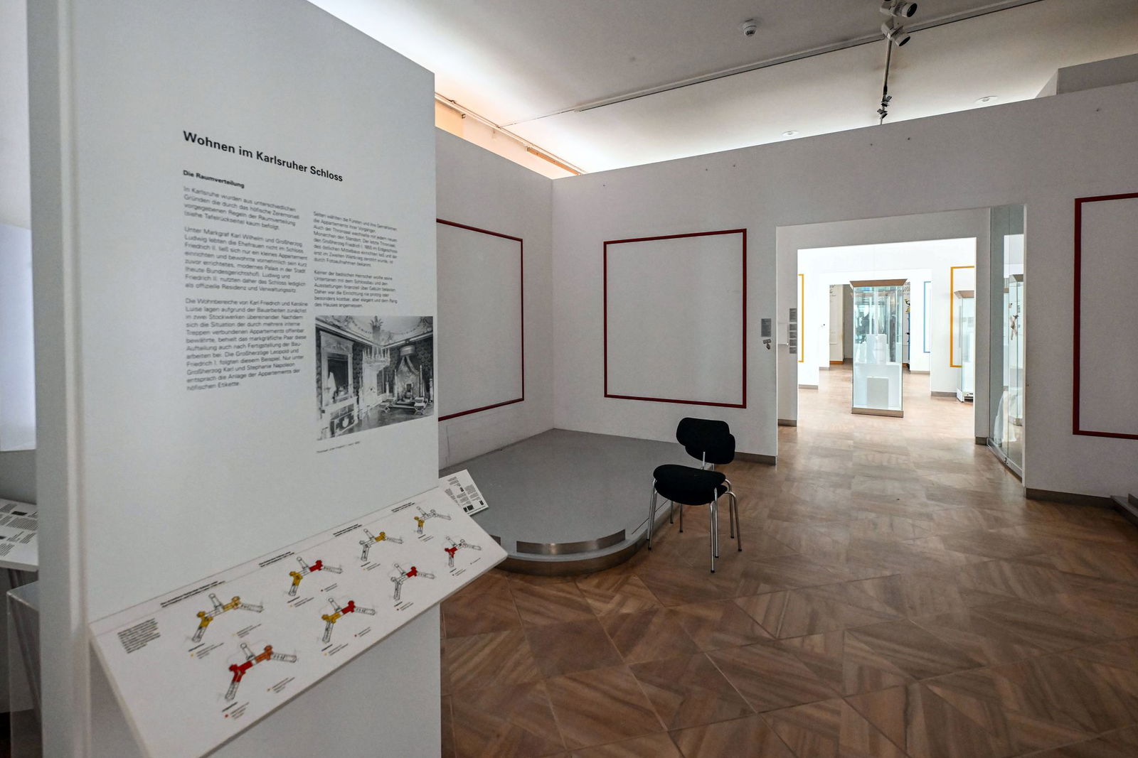 In einigen Räumen sind die Wände schon kahl.