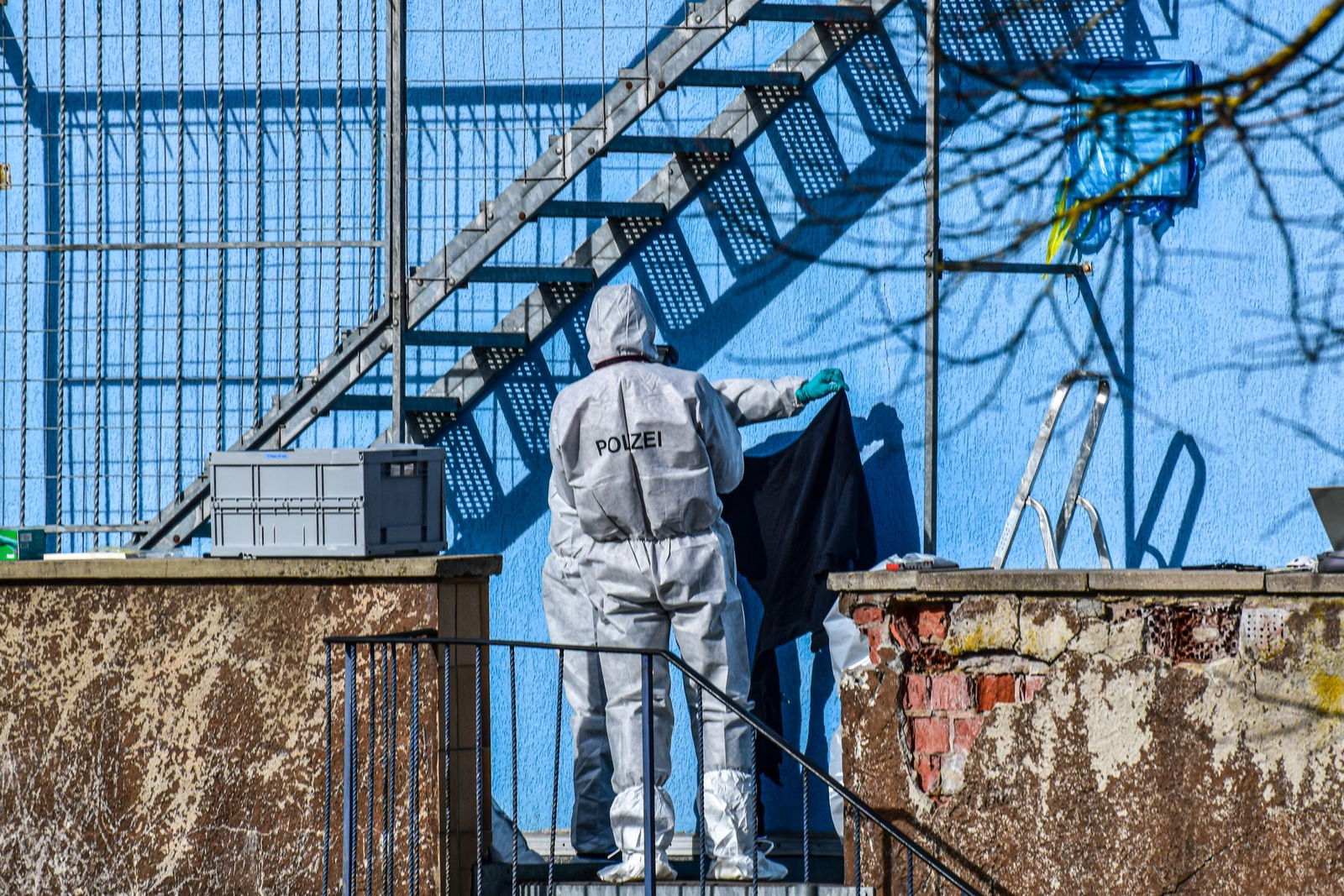 In Schrozberg soll ein Mann seine Frau erschossen haben.