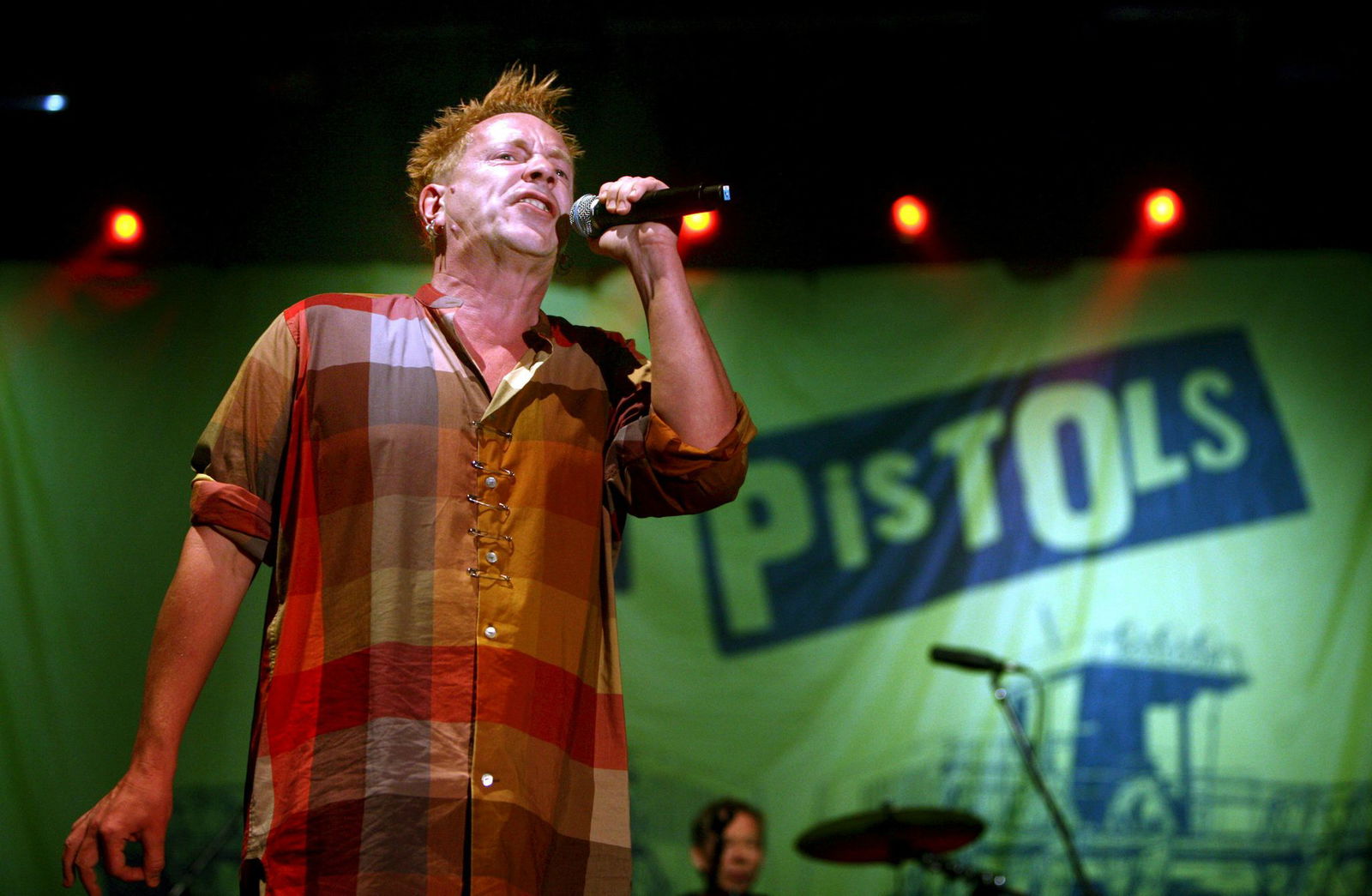 In den 90er und 2000er Jahren ging John Lydon alias Johnny Rotten wieder mit den Sex Pistols auf Tour. Inzwischen sind sie ohne ihn unterwegs. (Archivbild)