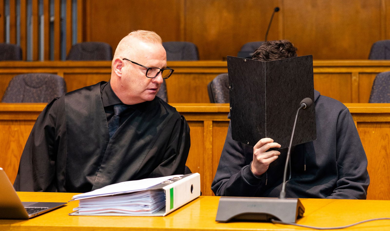 Am zweiten Prozesstag wurden Polizisten befragt, die zur Tatzeit am Tatort waren (Archivbild)