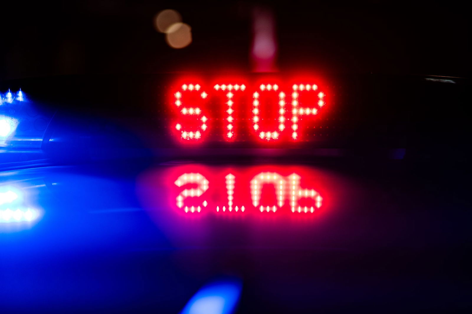 Die Polizei hat das auffällige Auto gestoppt. (Symbolbild)