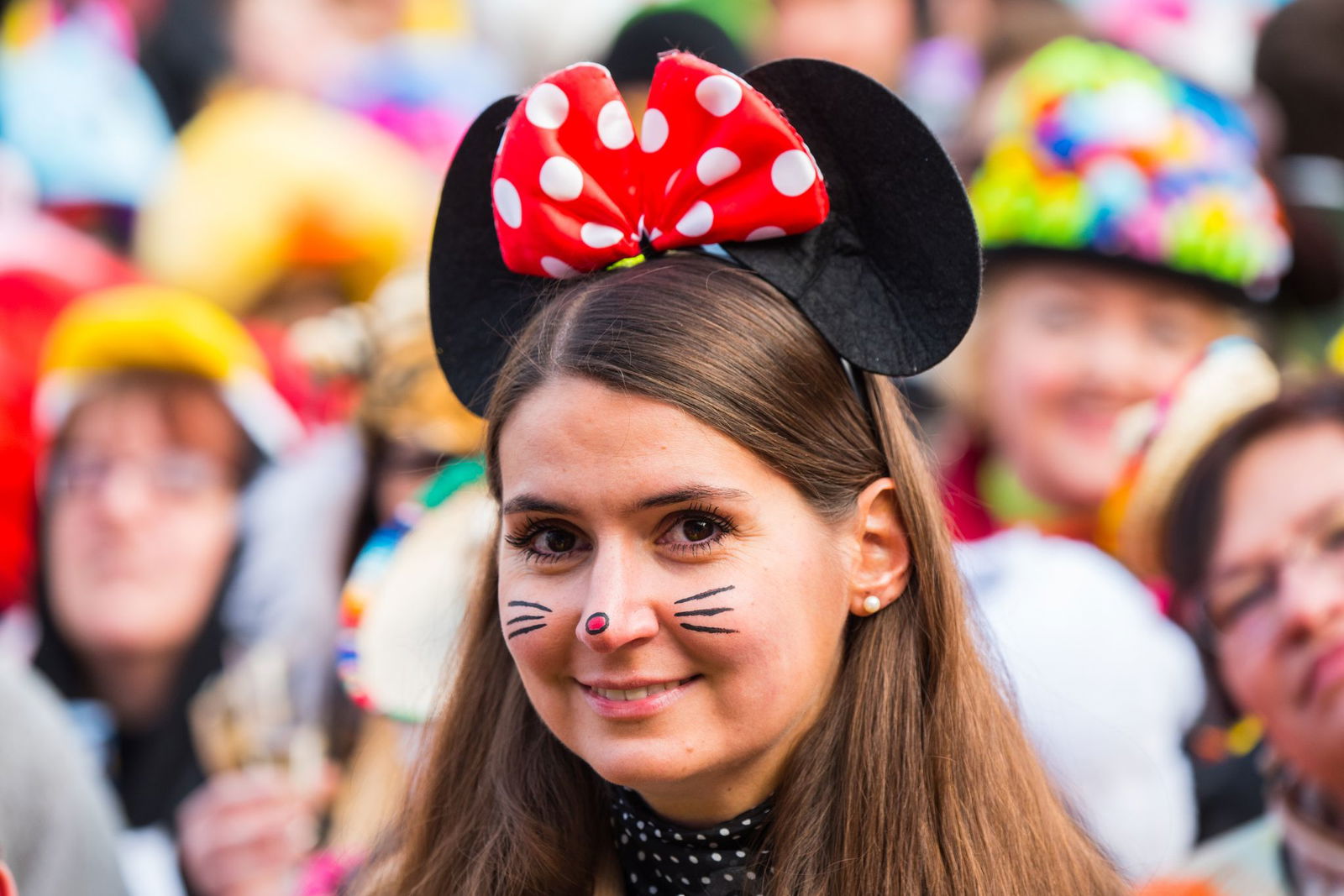 Maus-Kostüme waren schon immer - so wie hier bei einer Karnevalistin im Jahr 2018 - gefragt, liegen nun aber umso mehr im Trend. (Archivfoto)