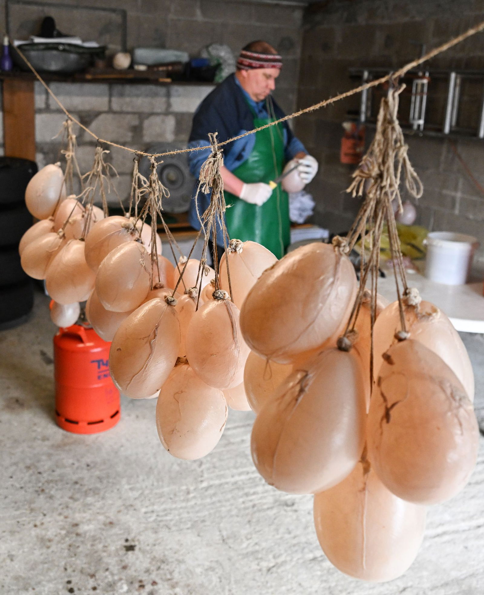 Schweinsblasen sind unverzichtbares Werkzeug von Narren in der Fasnet. 