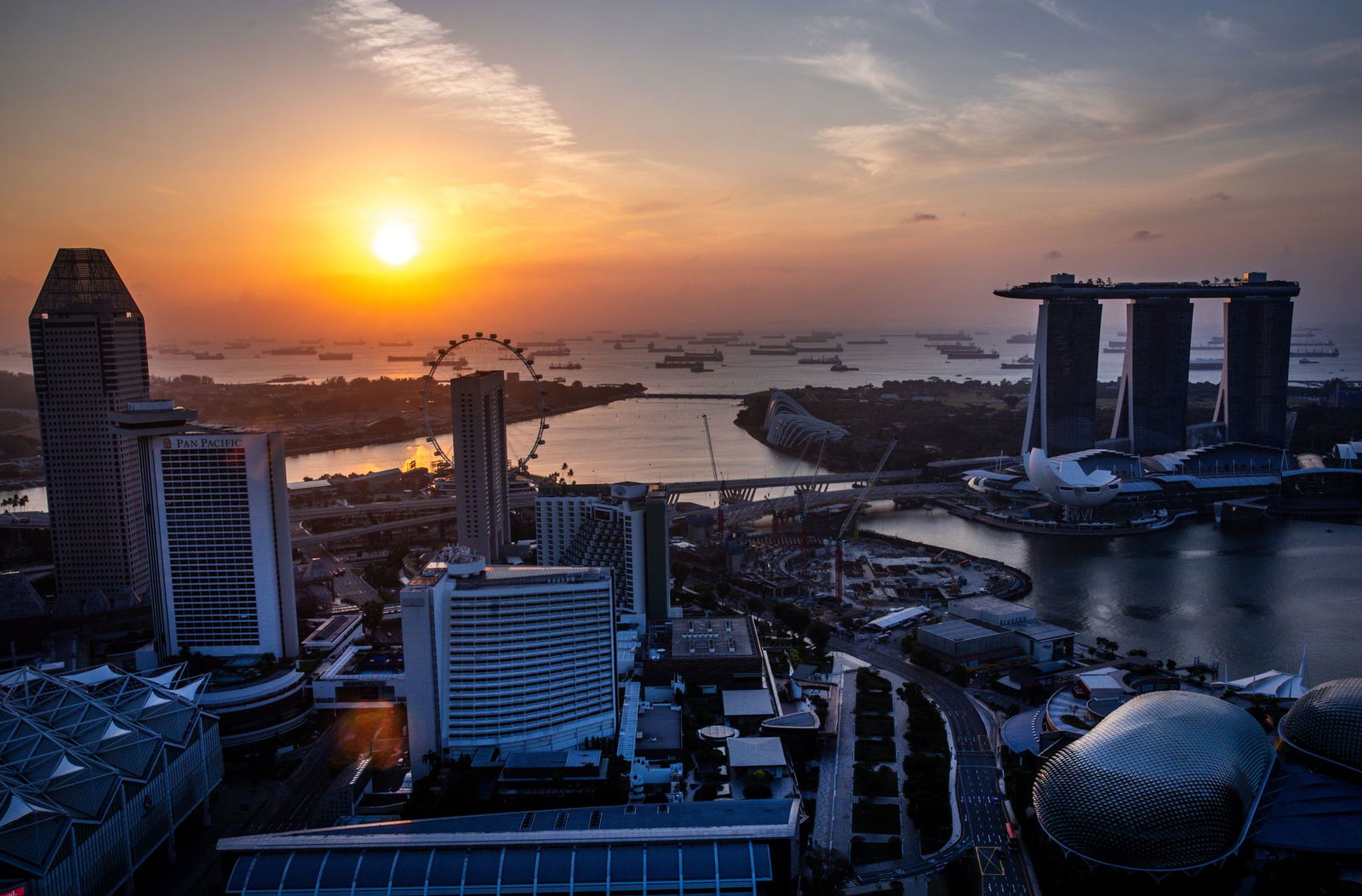 Singapur gilt als wichtiger Knotenpunkt der globalen Infrastruktur. Angesichts der unkalkulierbaren Handels- und Zollpolitik von US-Präsident Donald Trump sucht Außenminister Johann Wadephul (CDU) auch hier verlässliche Partner für eine regelbasierte Zus…