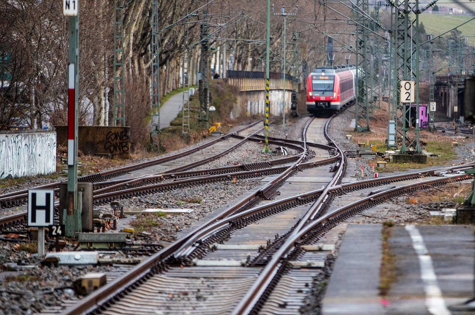 Bauarbeiten der Bahn sorgen für Behinderungen. (Archivbild)