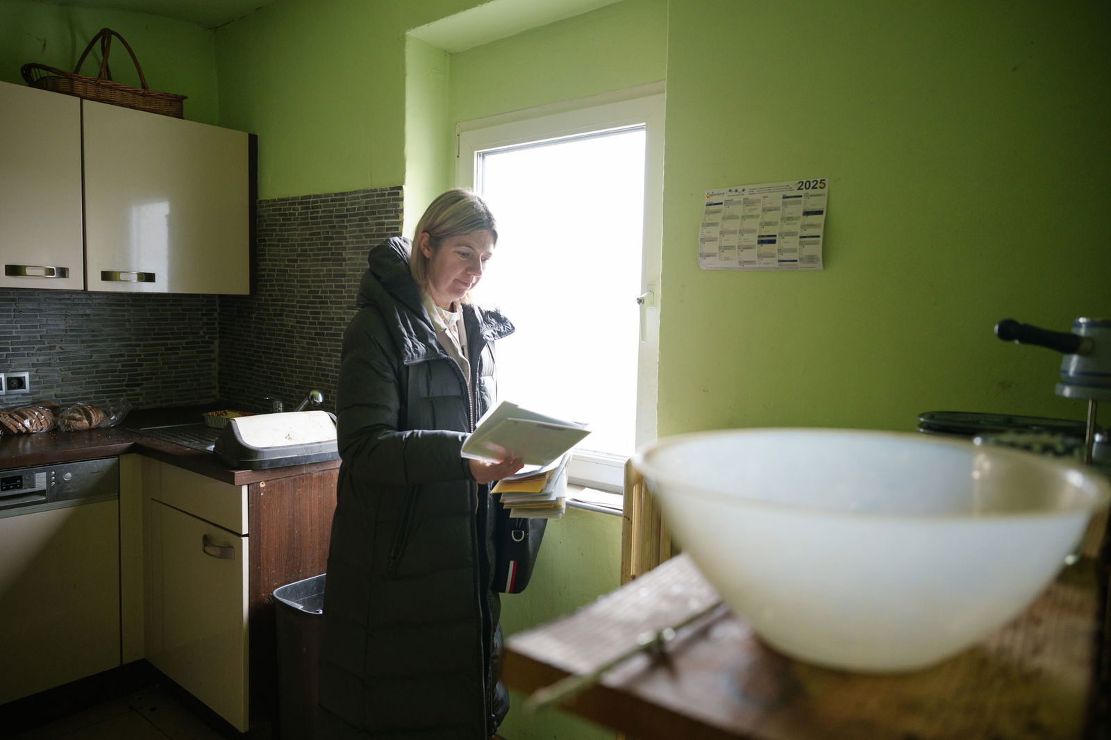 In Wohnung der Zwangsräumung liegen viele nicht geöffnete Briefe. 