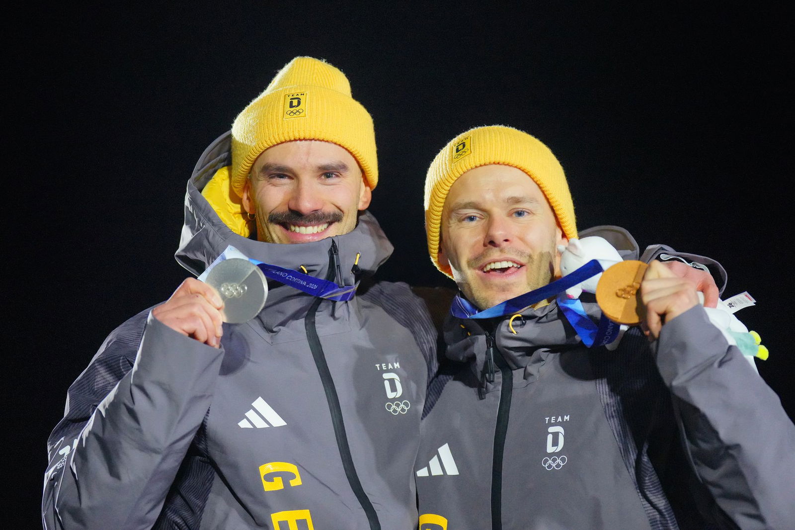 Gemeinsame Freude ist doppelte Freude: Axel Jungk (l) und Christopher Grotheer.