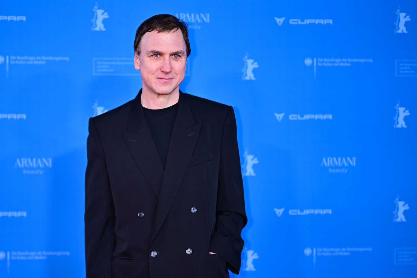 Lars Eidinger spielt den Therapeuten eines Vampirs.