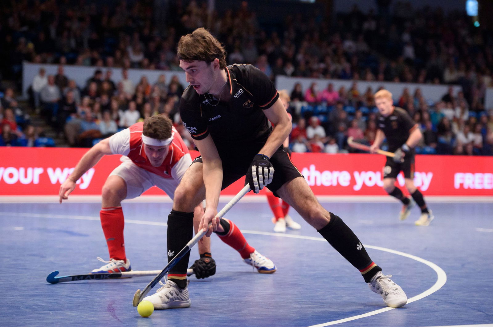 Nationalspieler Luis Holste (r) erzielte das zwischenzeitliche 4:4 für den MHC.