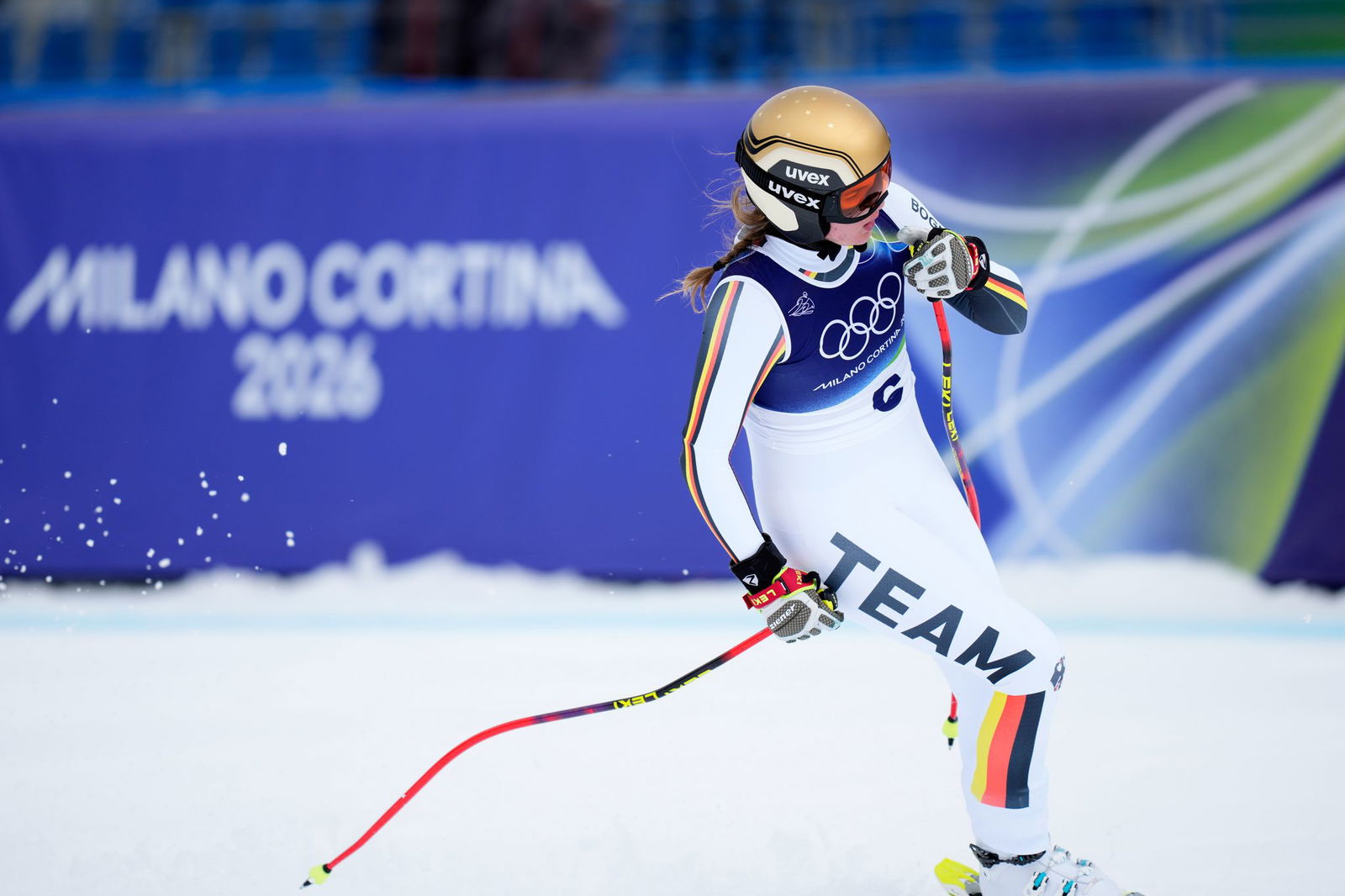 Emma Aicher tut sich im ersten Training mit der Piste in Cortina d'Ampezzo noch schwer.