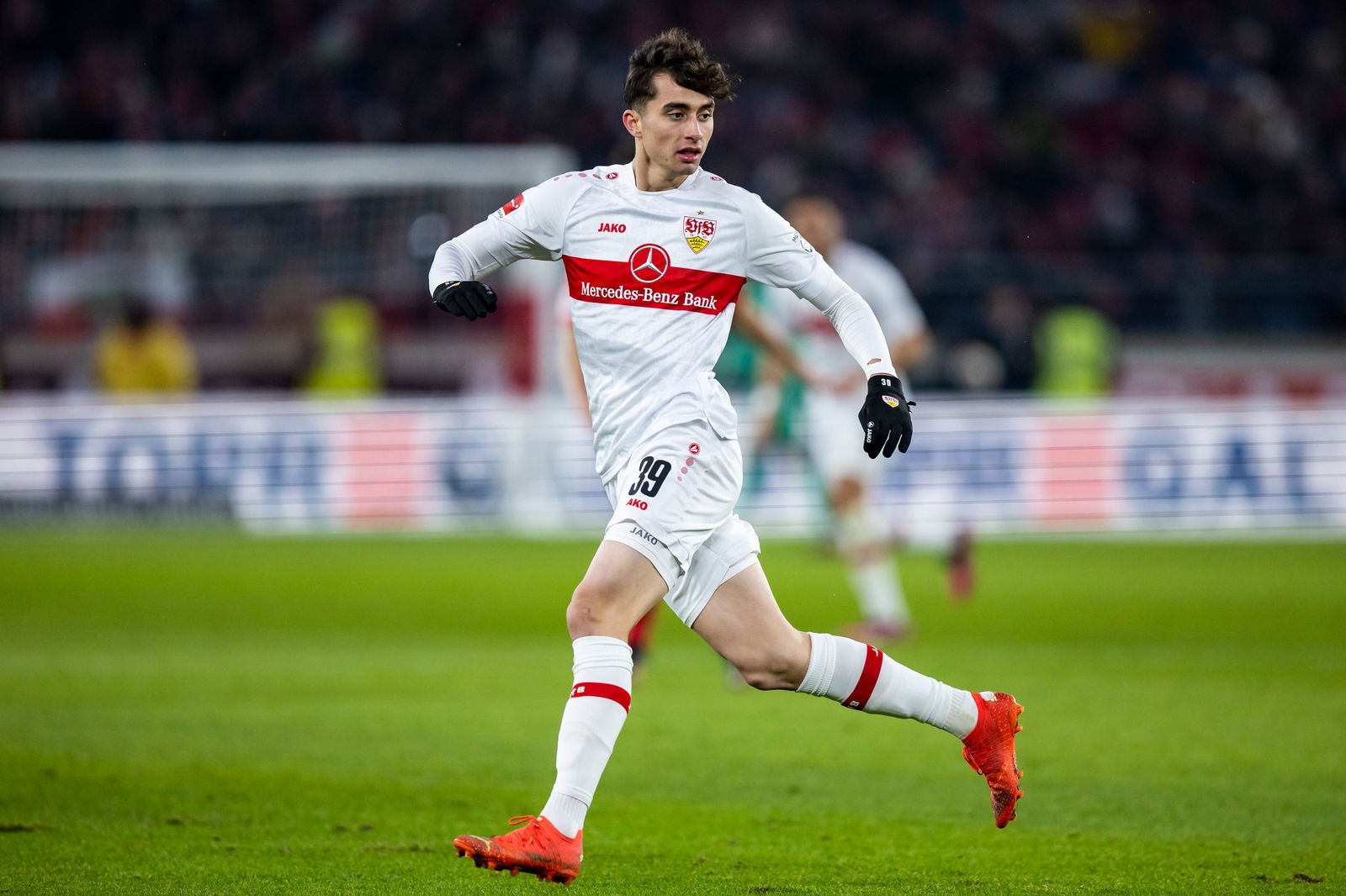 Stürmer Thomas Kastanaras wechselt aus Stuttgart nach Augsburg. (Archivbild)