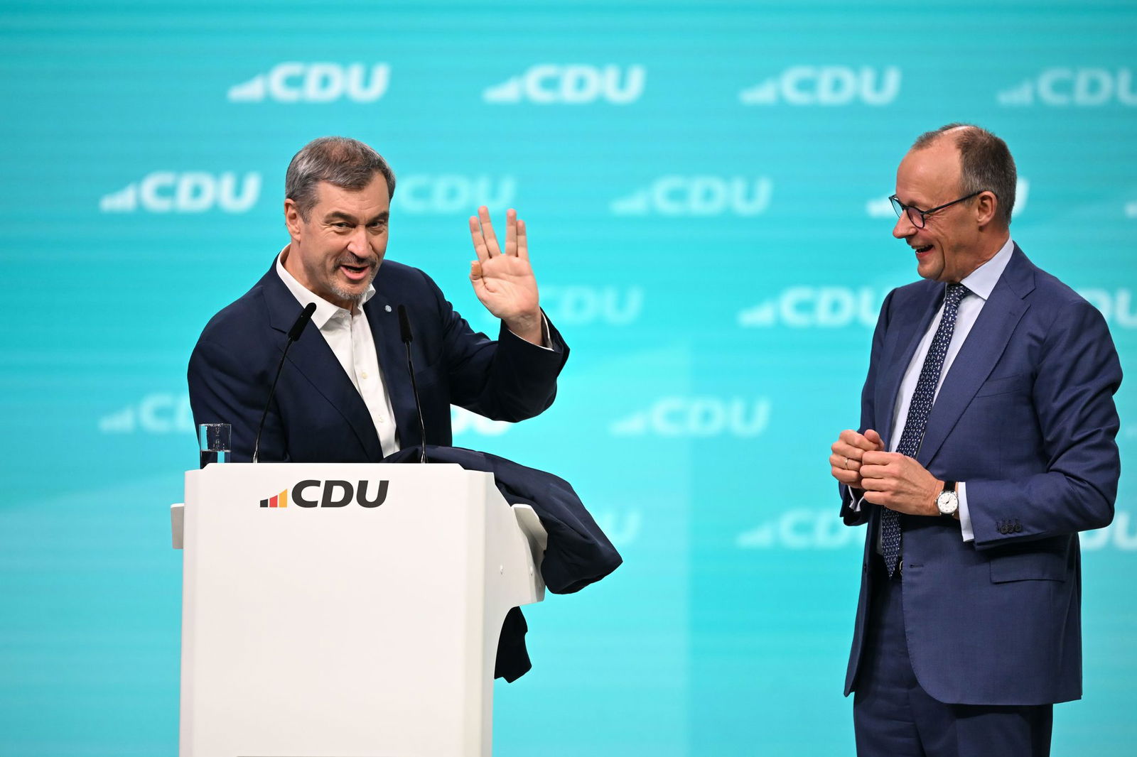 Söder beherrscht den vulkanischen Gruß.