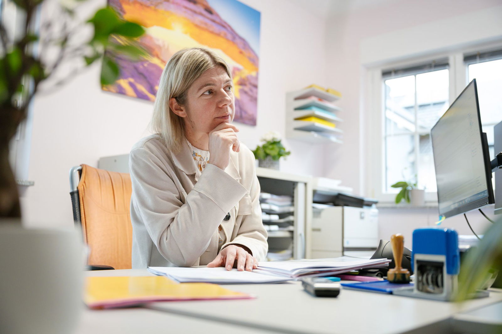 Neuerdings fragt sie zu Zwangsräumungen öfter die Unterstützung von Polizisten an.