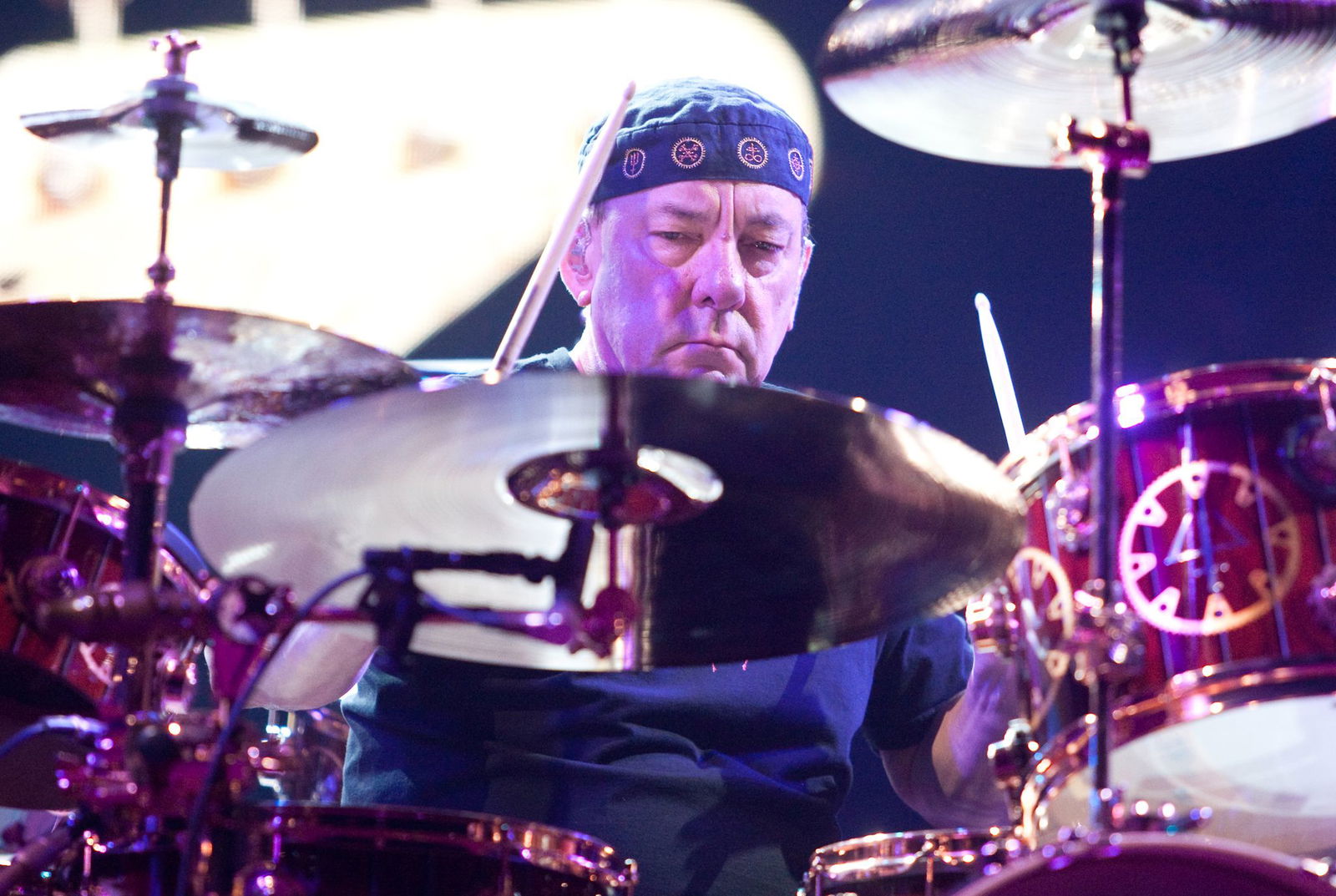Der 2020 gestorbene Neil Peart gilt als Schlagzeuger-Legende. Anika Nilles, die auf der kommenden Tour für Rush am Schlagzeug sitzt, will ihre Aufgabe «mit Respekt und viel Feingefühl» angehen. (Archivbild)