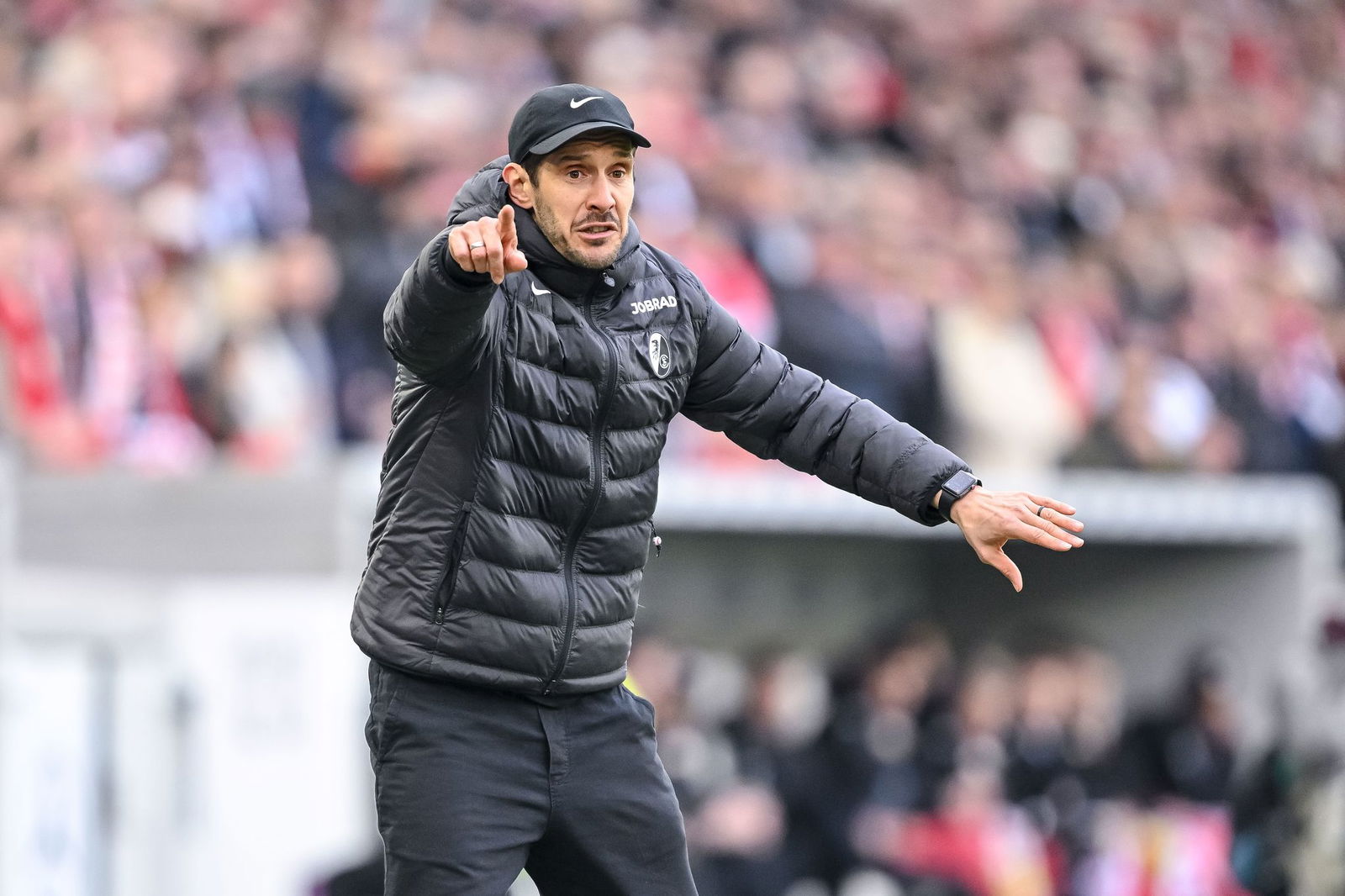 Musste wieder ein spätes Gegentor mitansehen: SC-Trainer Julian Schuster.