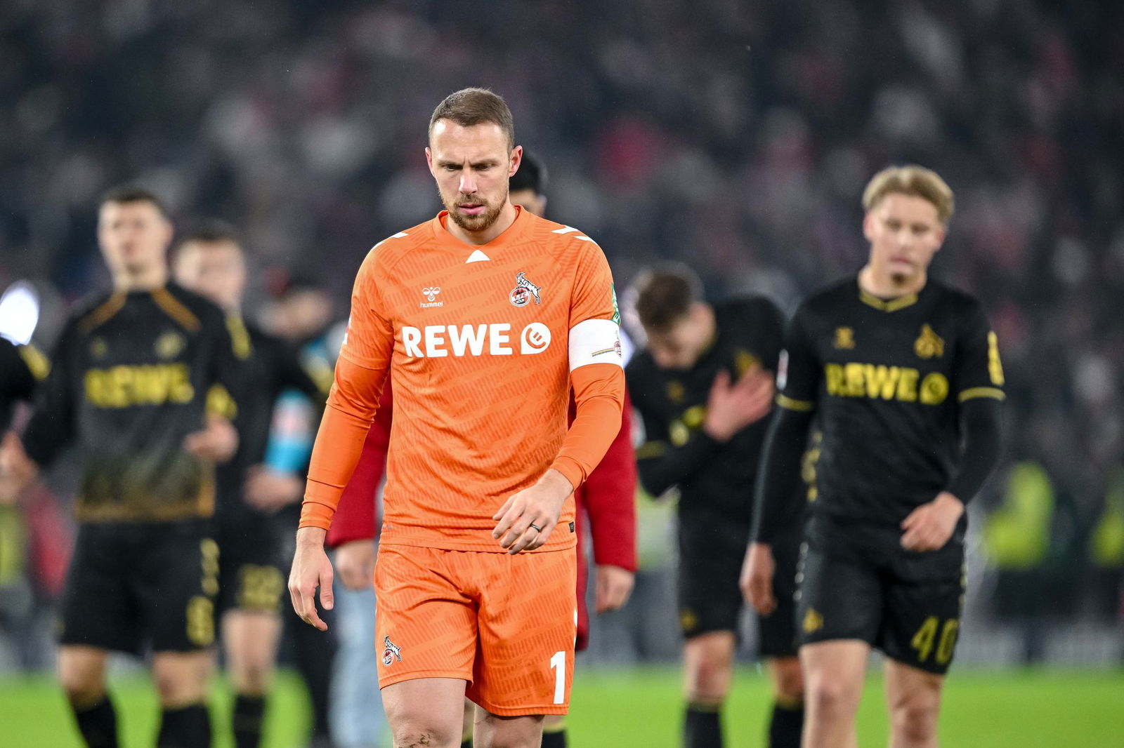 Für Torwart Marvin Schwäbe ist die nächste Niederlage eine Ernüchterung.