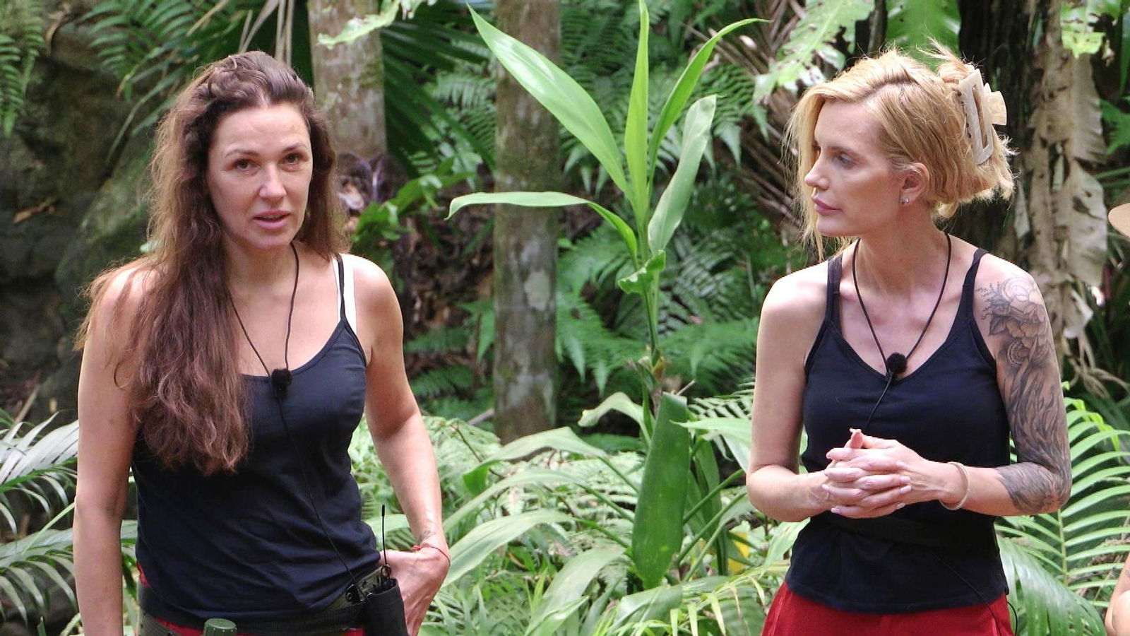 Die Dschungelfreundinnen Simone Ballack und Mirja du Mont werden getrennt. 