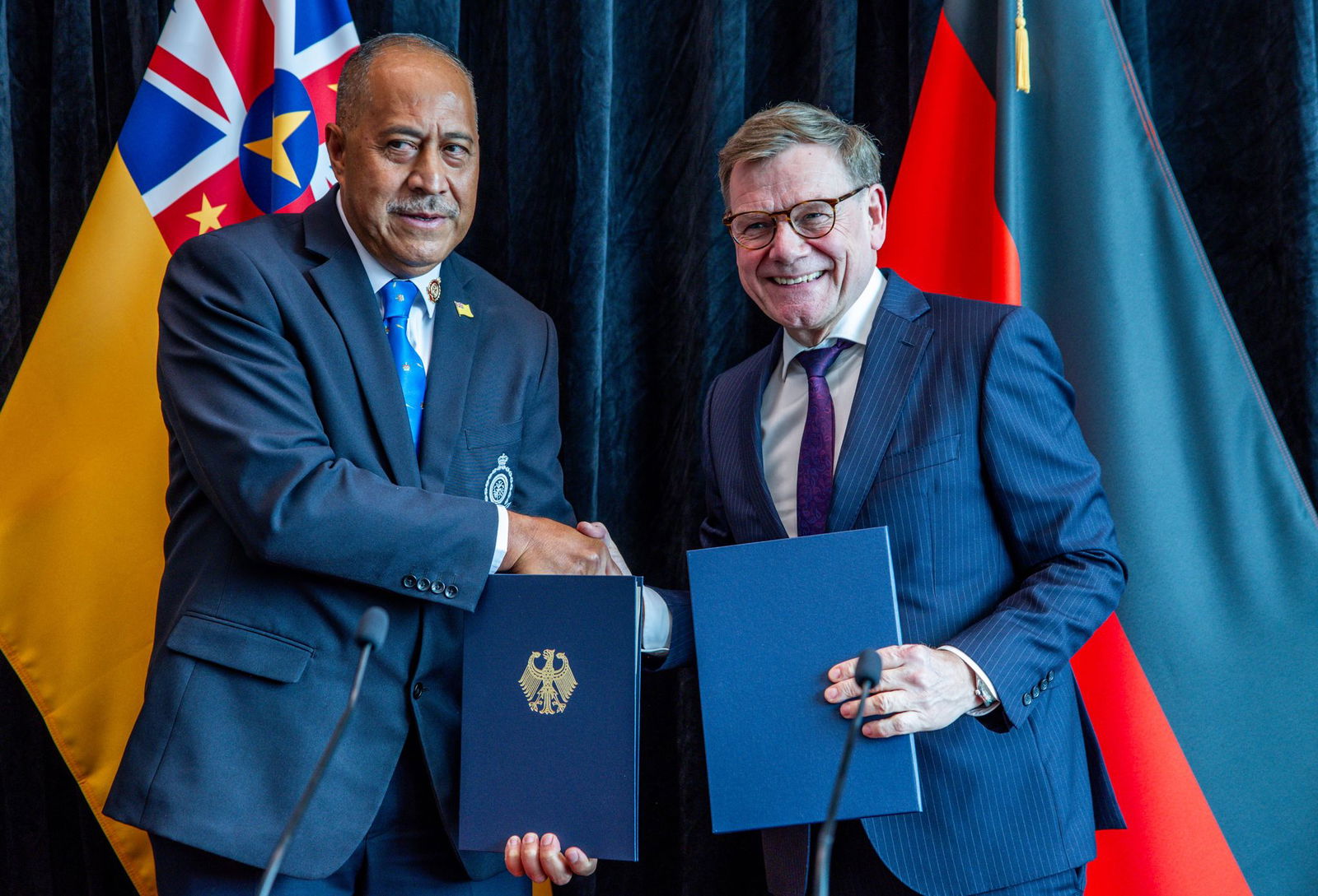 Deutschland und der pazifische Inselstaat Niue nehmen diplomatische Beziehungen auf. 