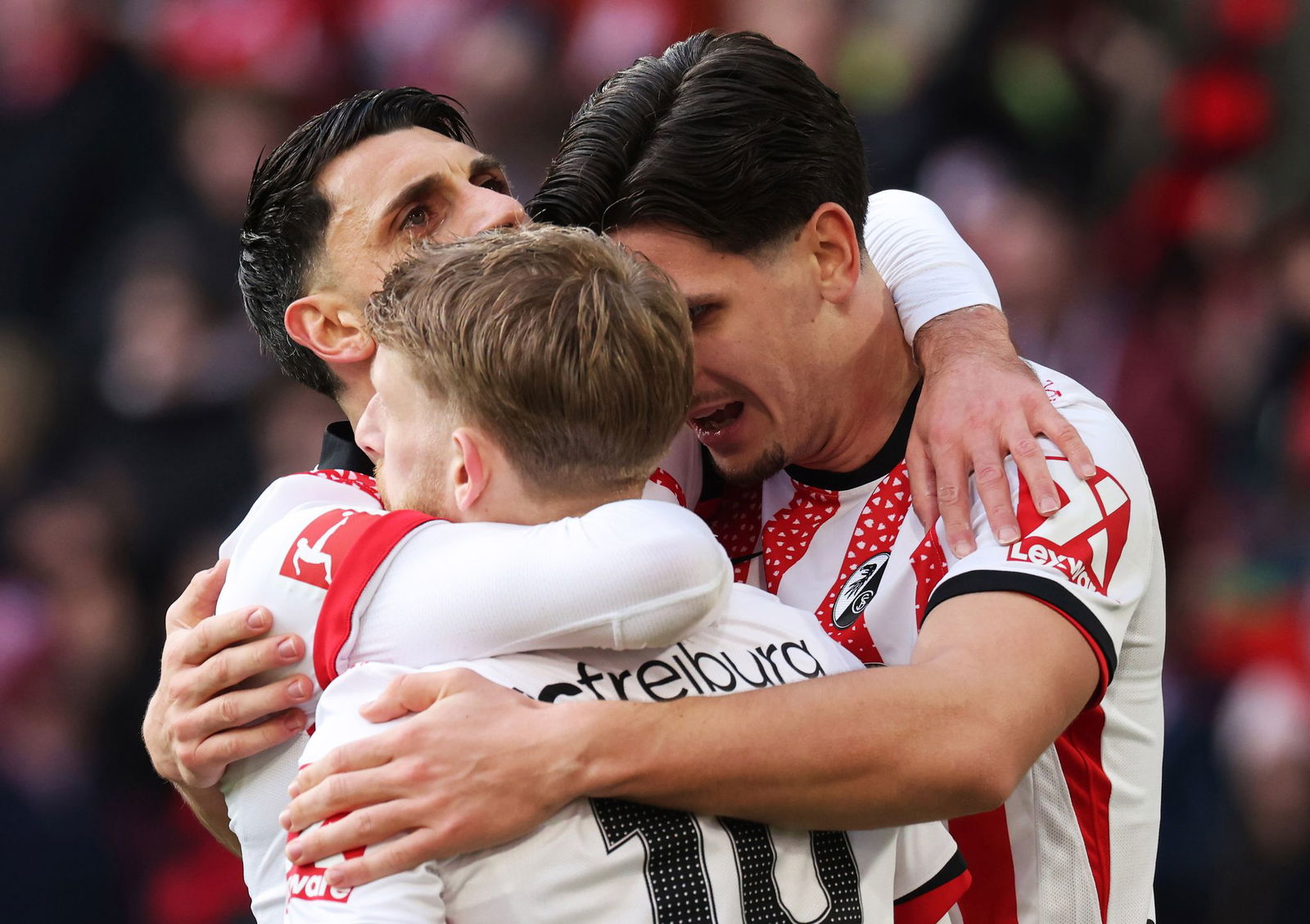 SC-Trainer Schuster sprach mit Igor Matanovic (r) auch über Selbstvertrauen. (Archivbild)