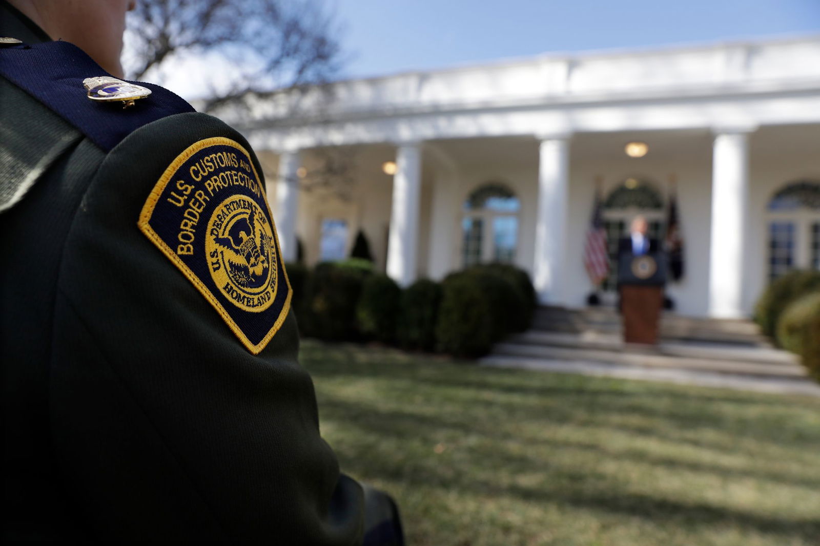 Nach dem ungeklärten Tod eines Migranten in Buffalo sieht sich das Heimatschutzministerium erneuter Kritik ausgesetzt.