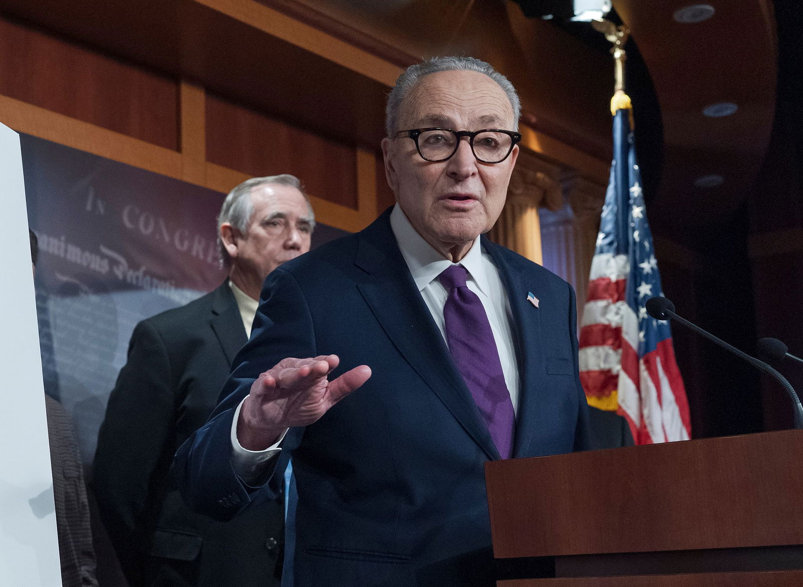 Der Minderheitsführer der Demokraten im Senat, Chuck Schumer, erhebt schwere Vorwürfe gegen das US-Justizministerium. 