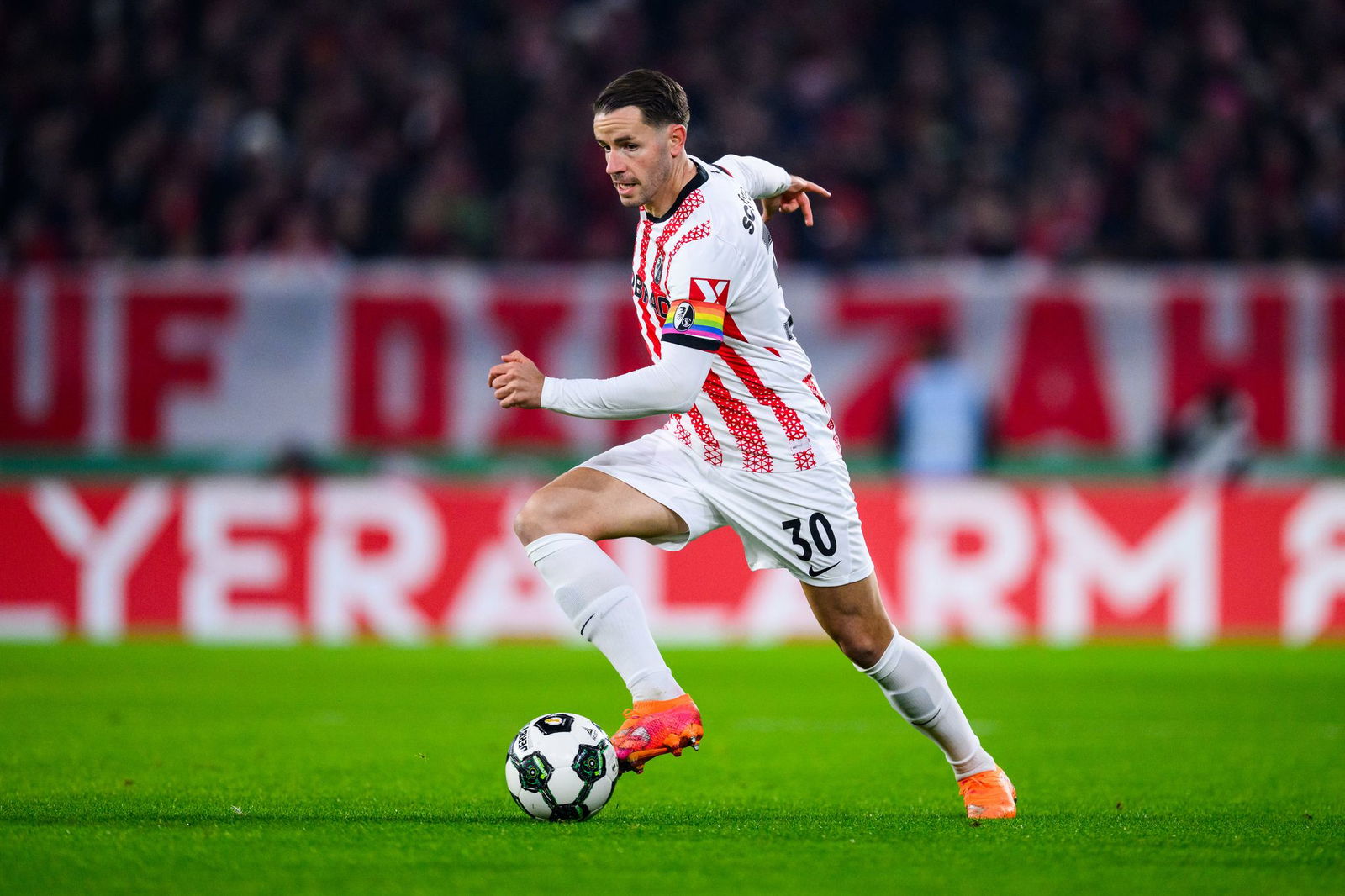 Urgestein Christian Günter hat seinen Vertrag beim SC Freiburg noch einmal verlängert. (Archivbild)