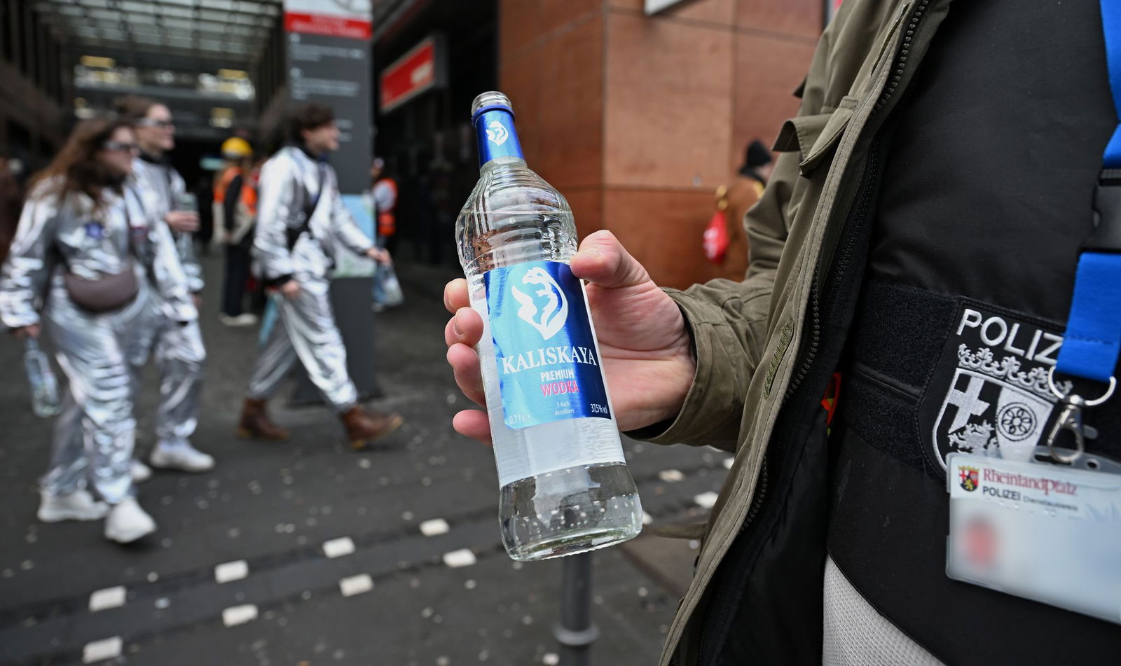 Rund 190 Liter Alkohol wurden laut Polizei sichergestellt oder vernichtet.