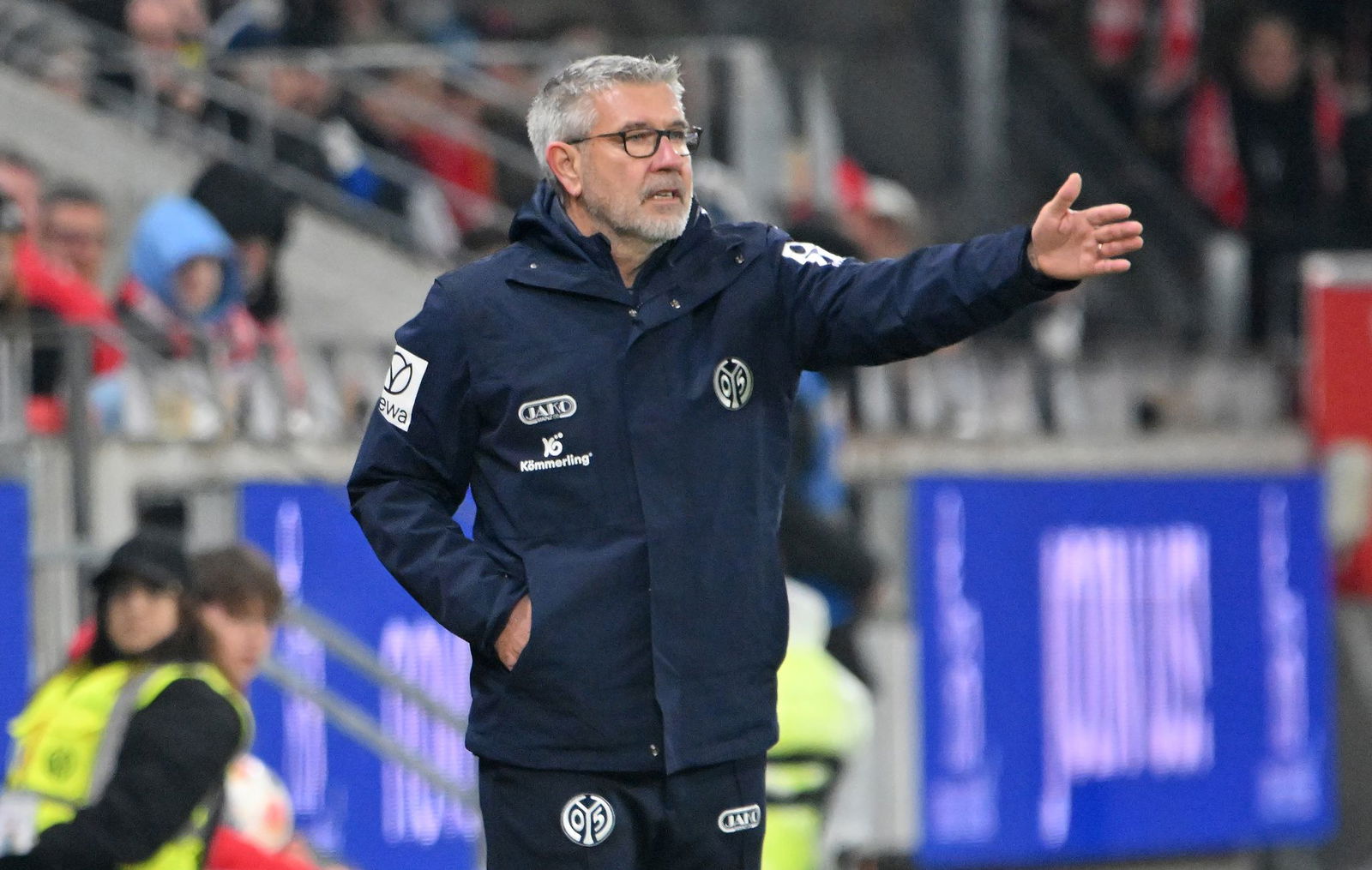 Der FSV Mainz 05 um Trainer Urs Fischer bekommt es mit Bayer Leverkusen zu tun. (Archivbild)