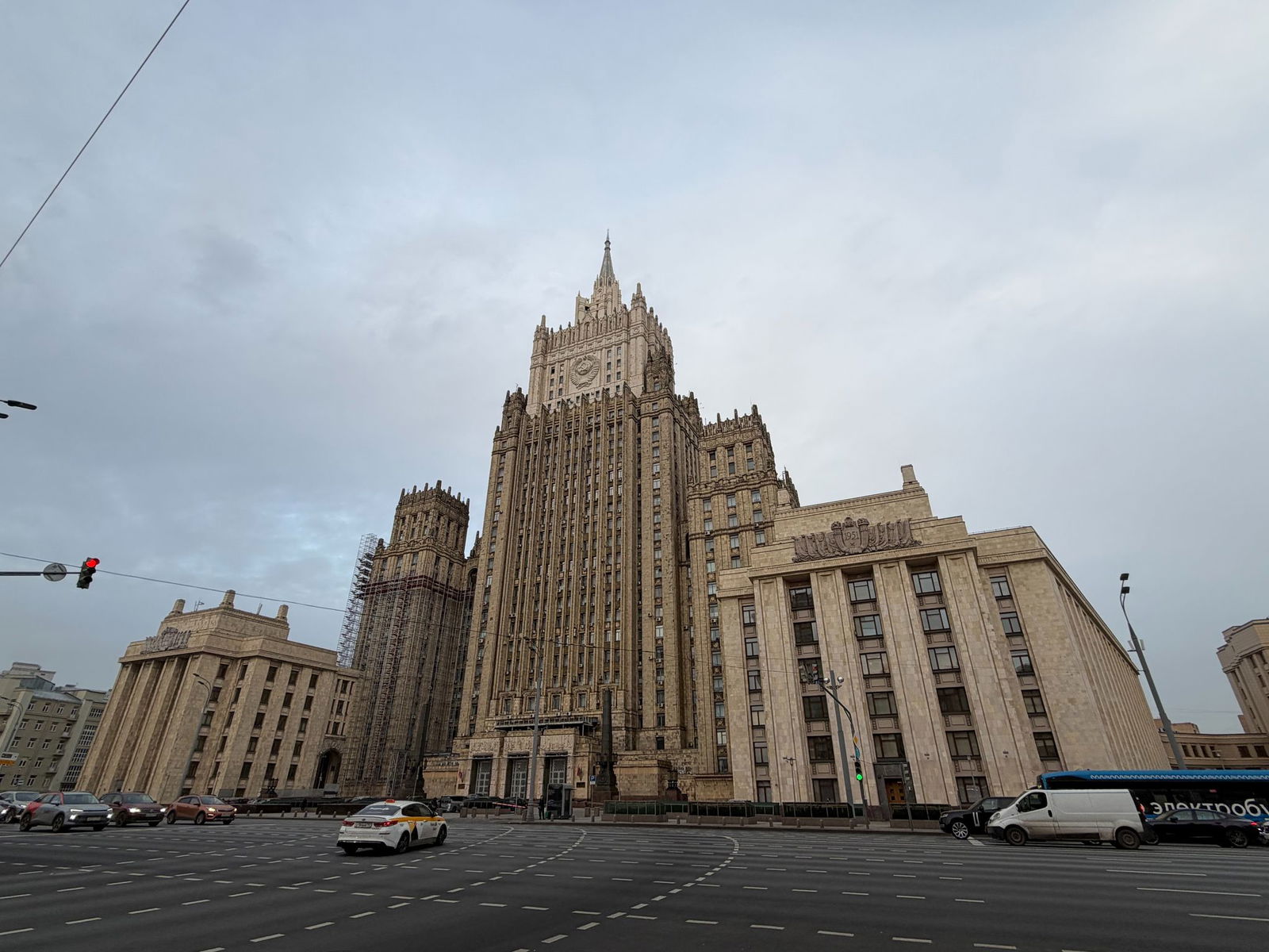 Russland hat nach der Ausweisung eines seiner Diplomaten aus Deutschland nun auch einen Mitarbeiter der deutschen Botschaft zur unerwünschten Person erklärt. (Archivbild)