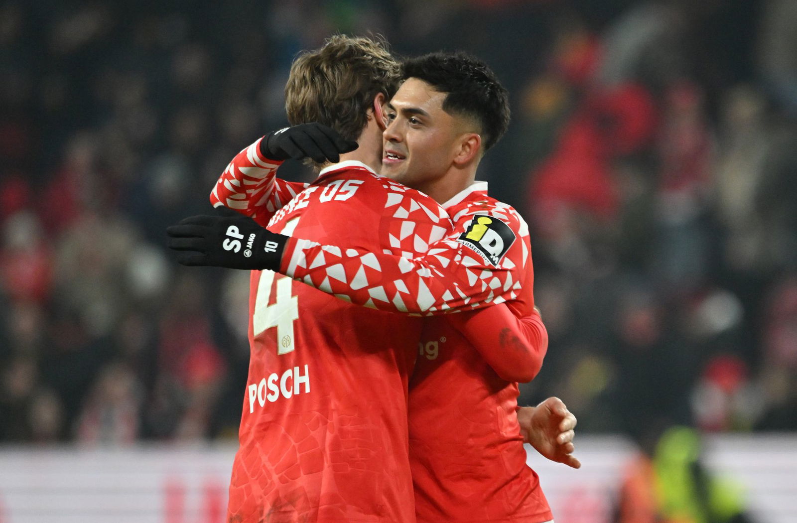 Der Mainzer Nationalspieler Nadiem Amiri (r.) ist wieder bereit für die Startelf. (Archivbild) 