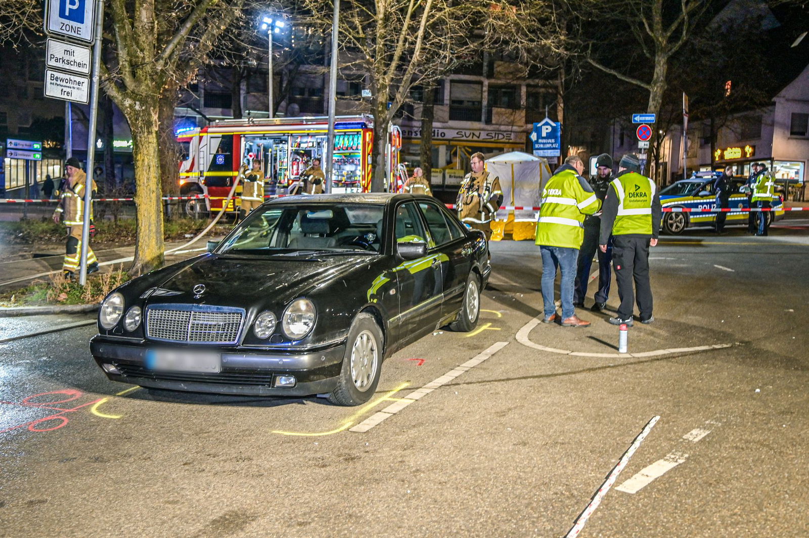 Nach dem tödlichen Zusammenstoß kommt ein Gutachter an den Unfallort. 